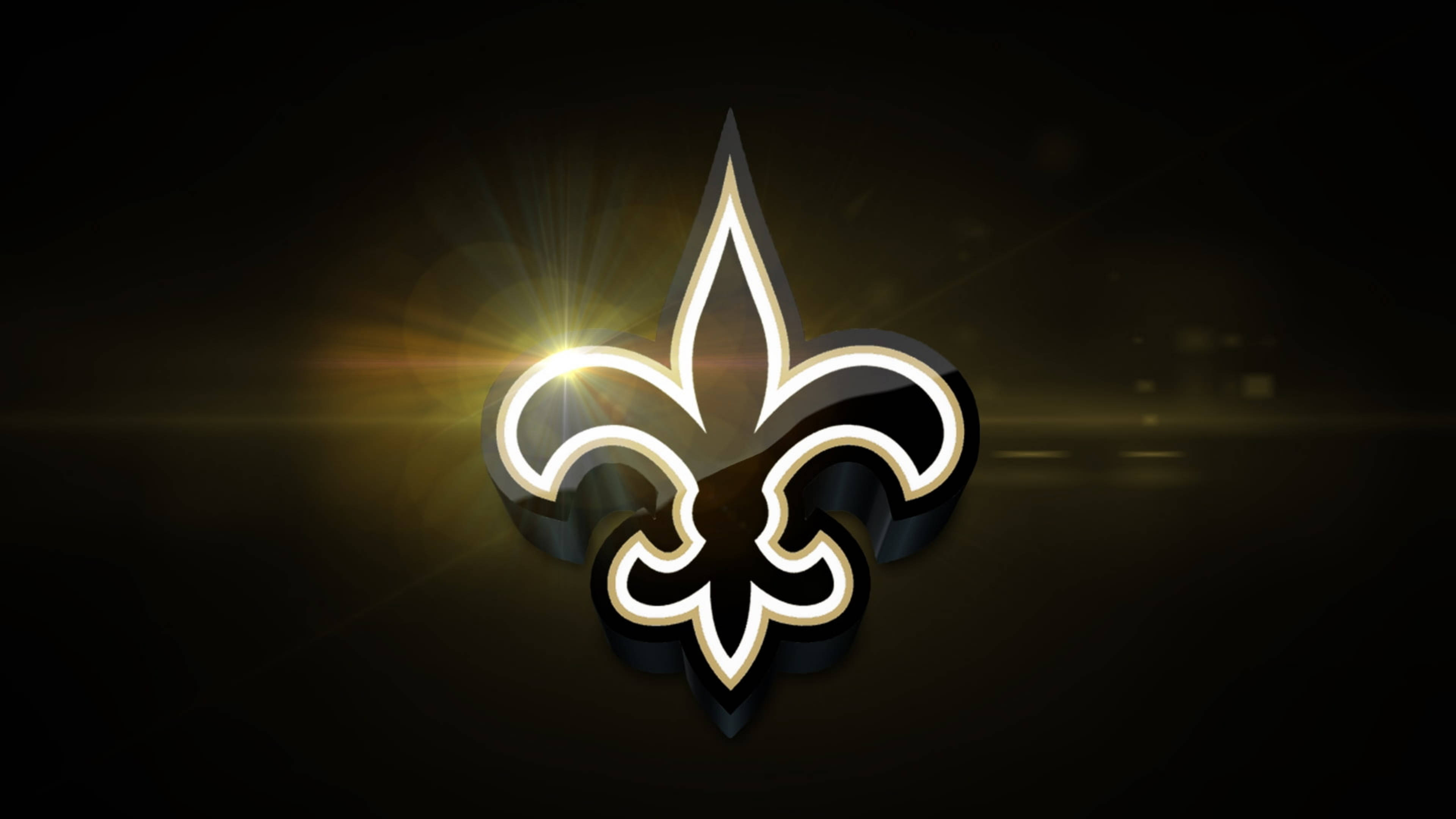 New Orleans Saints 桌布 壁紙 — 一個發光的金色和黑色鳶尾花標誌在黑暗背景上散發光芒，帶有鏡頭光暈效果。