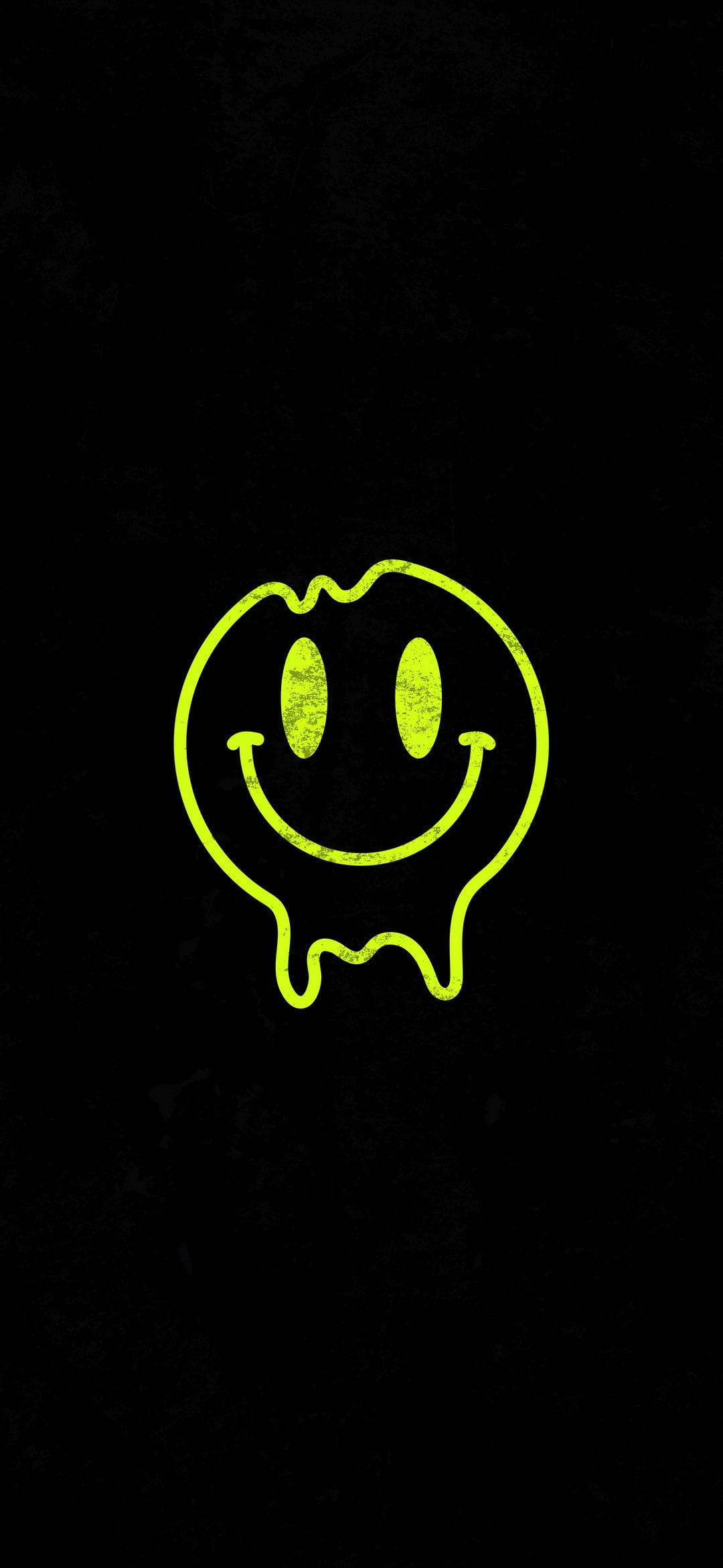 Smile Emoji 桌布 壁紙 — 一個發光的霓虹黃色笑臉，邊緣融化，在紋理黑色背景上脫穎而出。