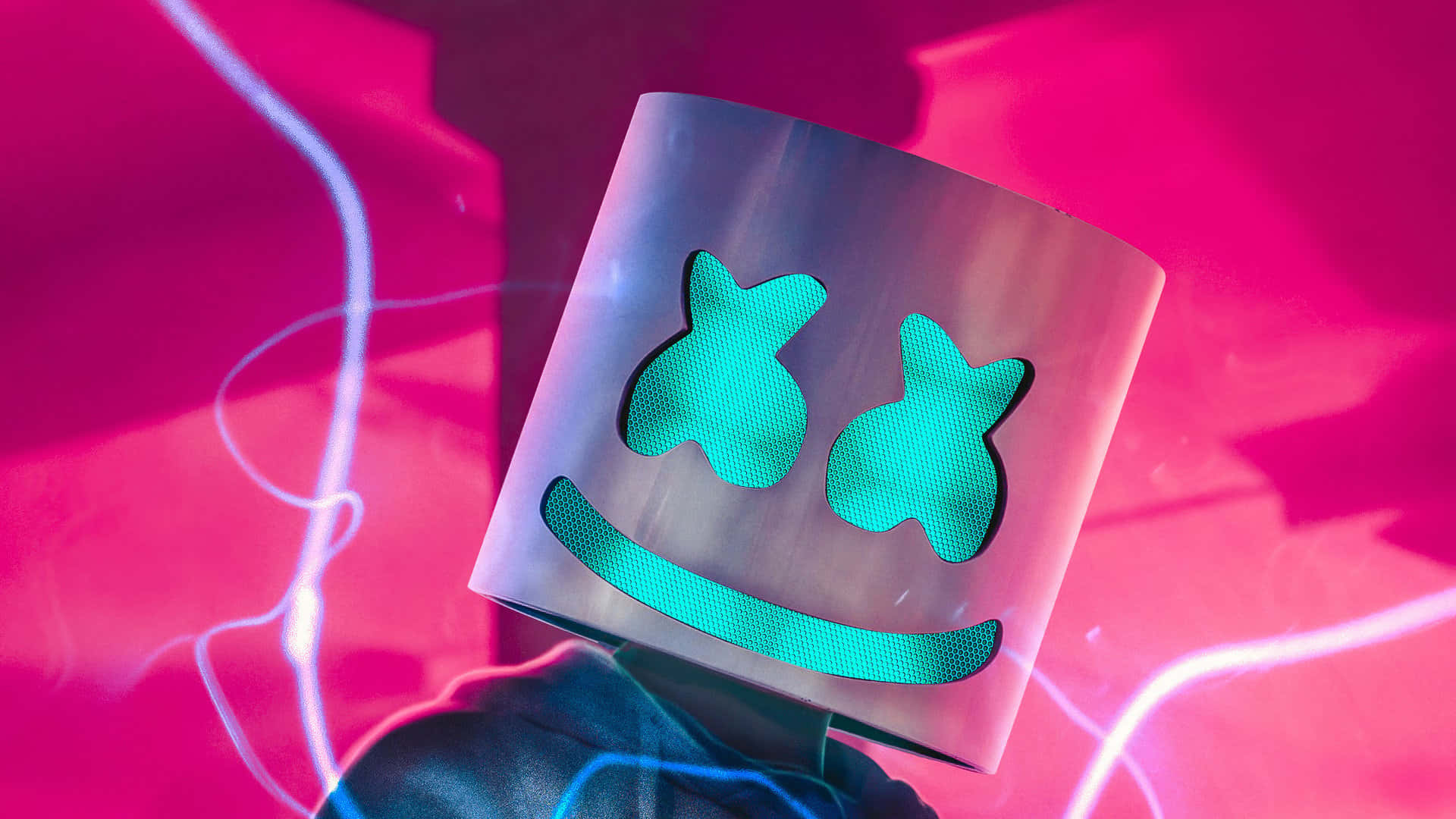 Marshmello 桌布 壁紙 — 一個發光的青綠色笑臉面具，帶有星星眼睛，置於充滿活力的粉紅色背景上，帶有電光藍色條紋。