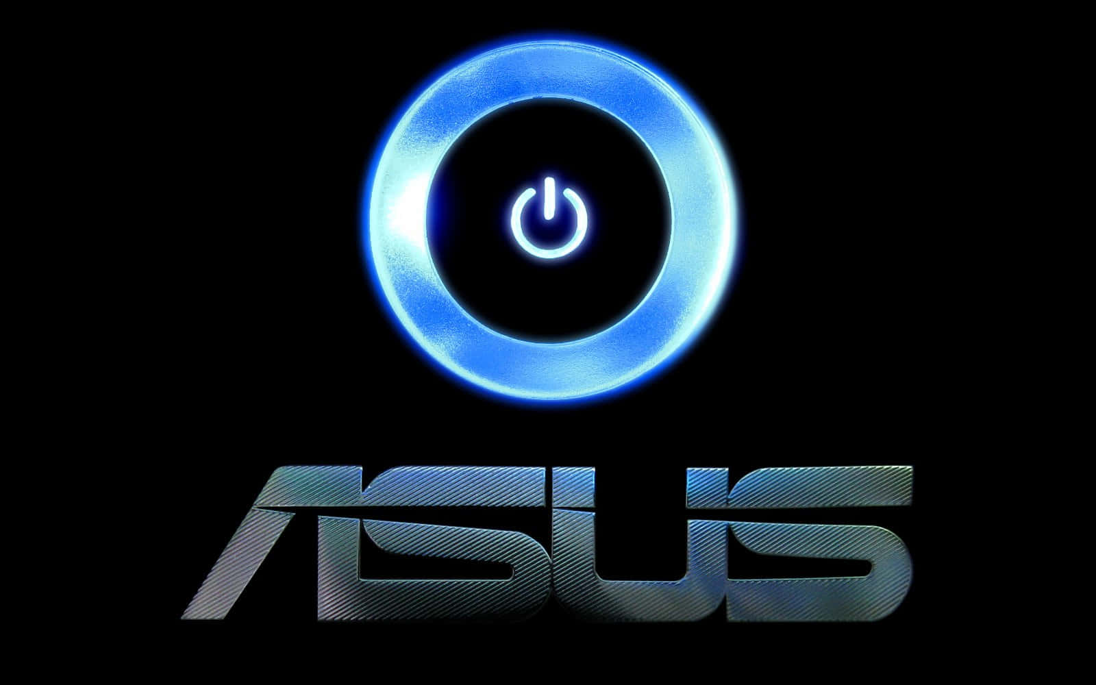 Logo 桌布 壁紙 — 一個發光藍色電源符號被明亮圓環環繞，懸浮在金屬質感ASUS標誌上方，背景為黑色。
