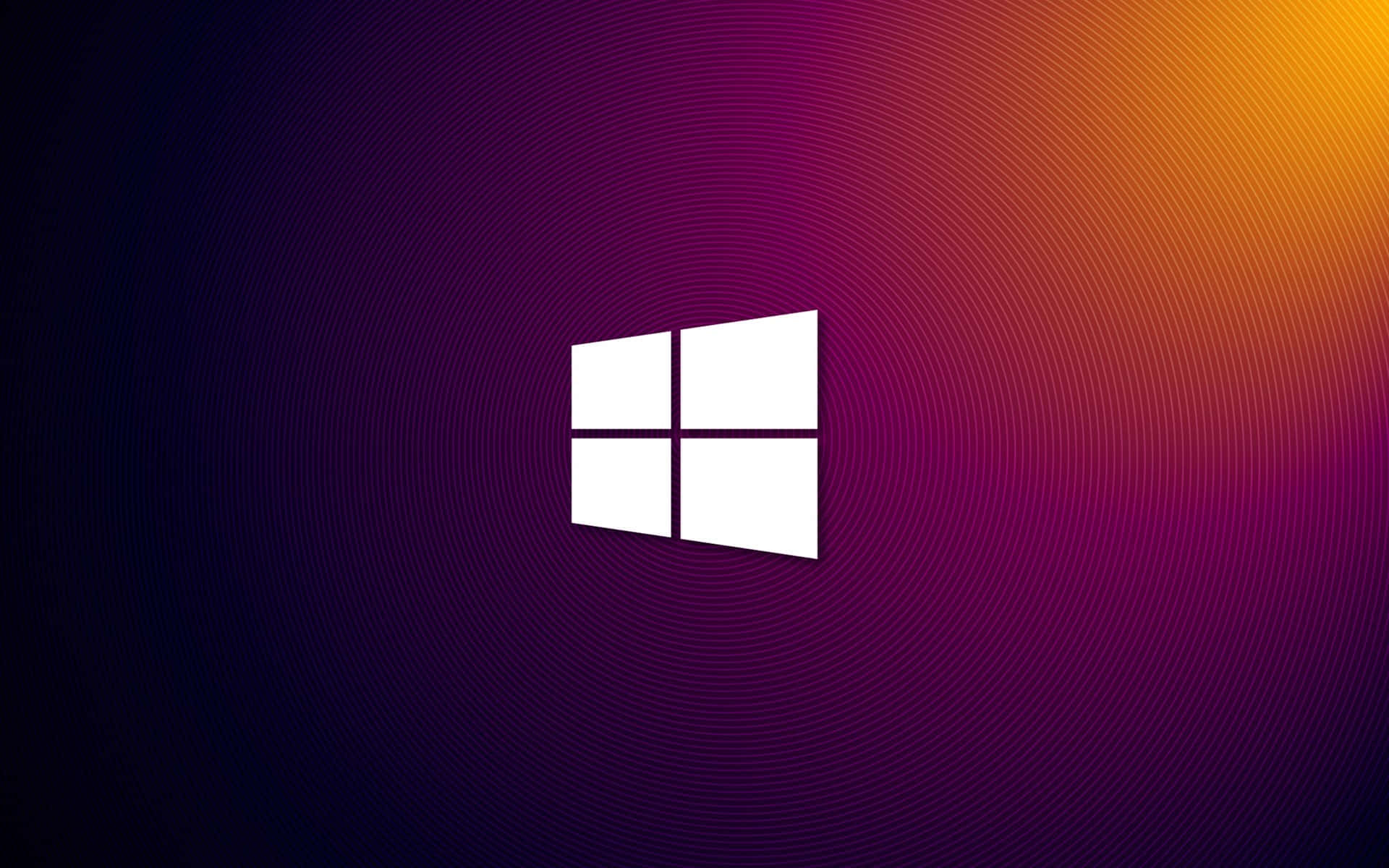 Windows 8 桌布 壁紙 — 一個白色Windows標誌居中於深紫色到橙色的漸變背景上，帶有微妙的同心線條。