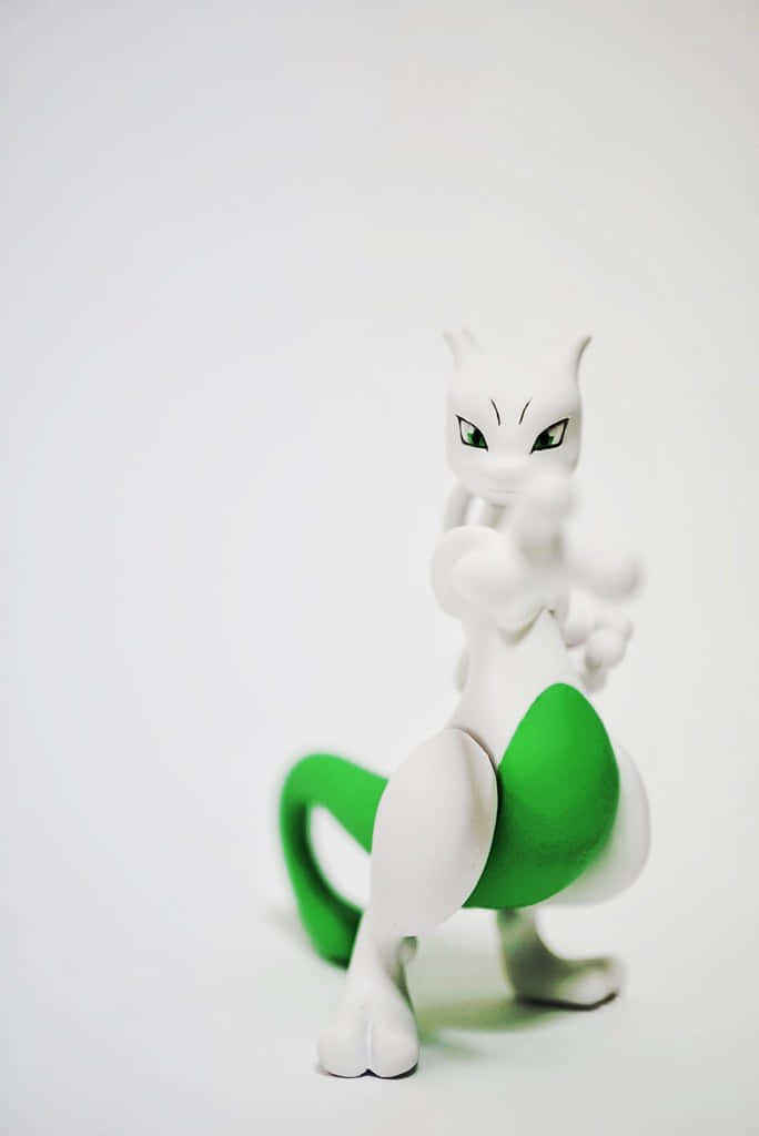 Pokemon Figures 桌布 壁紙 — 一個白色和綠色的超夢可動人偶在純白色背景上動態擺姿勢。