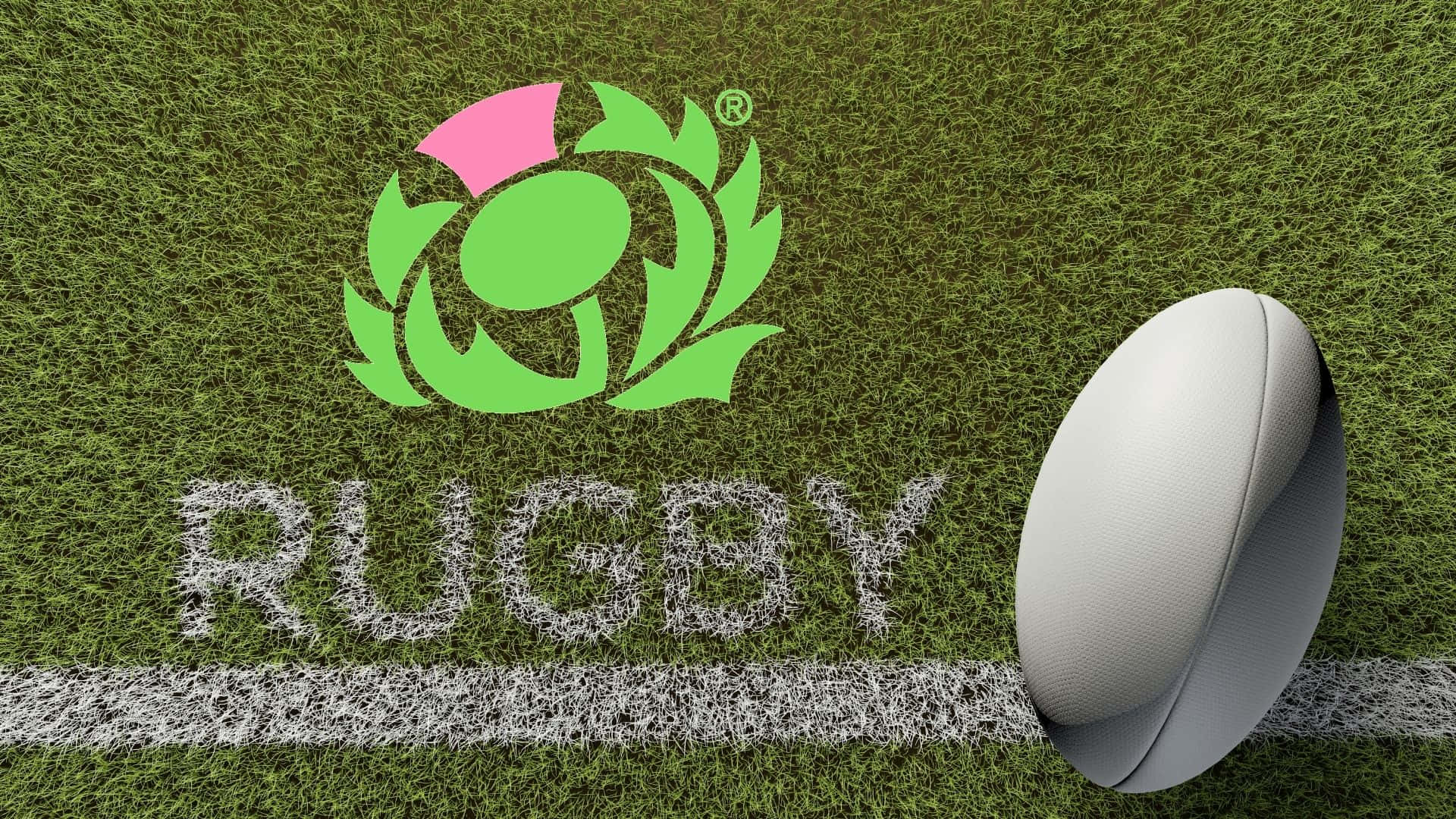 Scotland Rugby 桌布 壁紙 — 一個白色欖球放在英格蘭欖球標誌和 'RUGBY' 文字旁邊，背景是充滿活力的綠色草地。