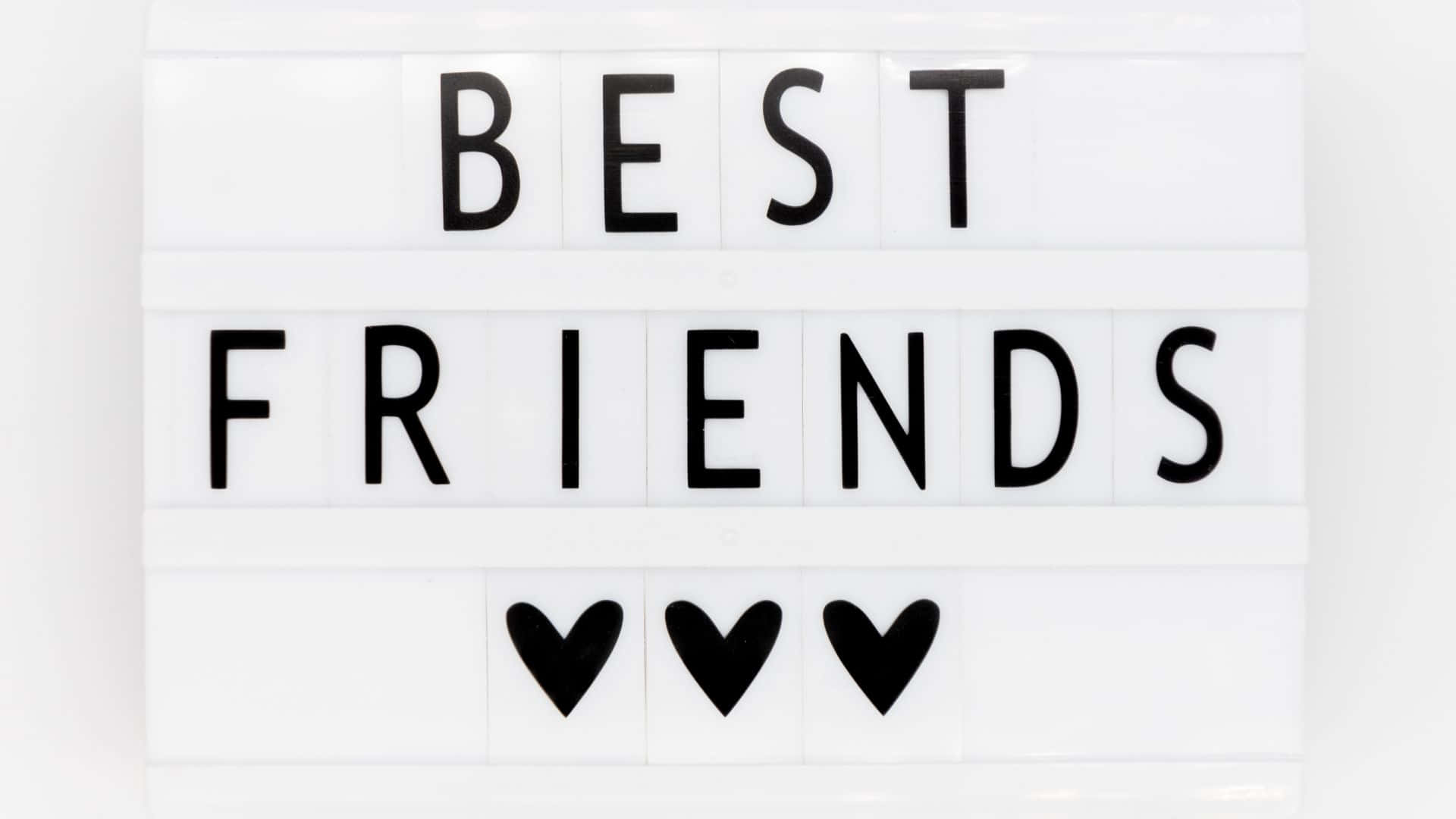 Best Friend 桌布 壁紙 — 一個白色燈箱以粗體黑色字母顯示「BEST FRIENDS」字樣，下方有三個黑色心形符號。