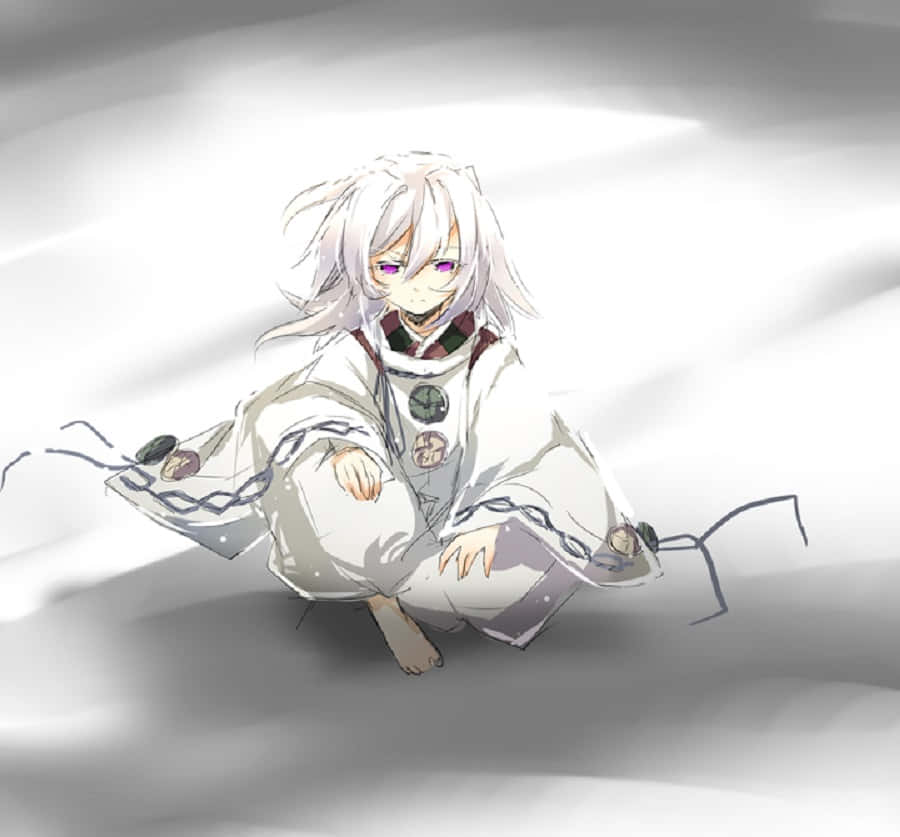 Hakudoshi 桌布 壁紙 — 一個白髮動漫角色穿著白色長袍，盤腿坐在柔軟的灰色表面上，光線柔和。