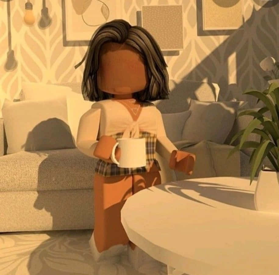 美學 Roblox 桌布 壁紙 — 一個短黑髮的 Roblox 風格頭像，在溫暖燈光下的舒適客廳中，拿著一個白色馬克杯，背景有圖案牆紙和沙發。