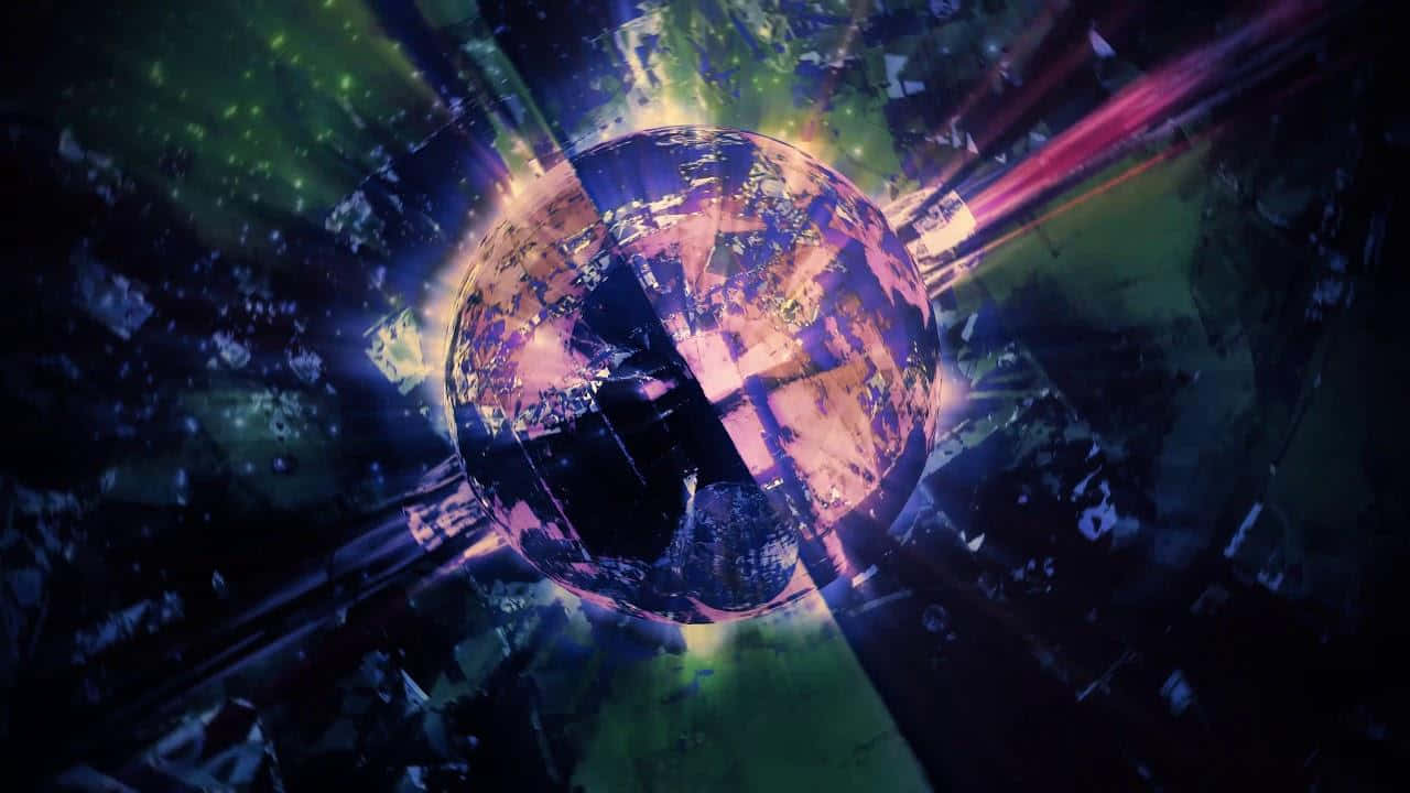 Visuals 桌布 壁紙 — 一個破裂的發光球體穿過充滿漂浮碎片的宇宙虛空，散發出鮮豔的光束。
