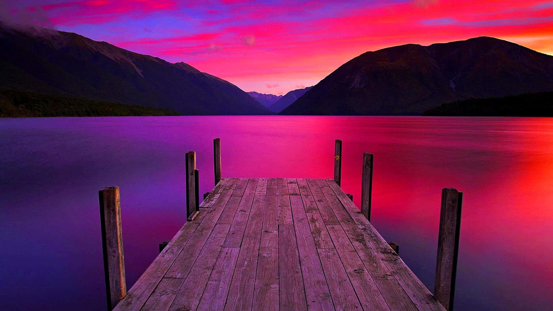 一個碼頭，湖上夕陽色彩繽紛 壁紙