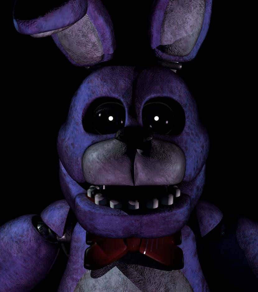 Bonnie The Bunny 桌布 壁紙 — 一個磨損的紫色兔子電子動畫角色的特寫，有著發光的眼睛和紅色蝴蝶結，背景為黑色。