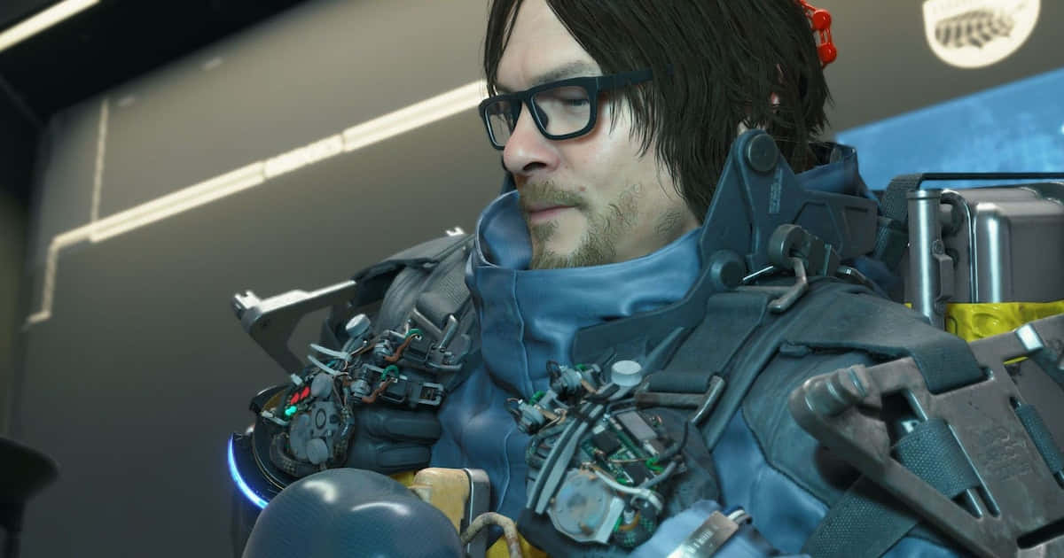 Half-life Characters 桌布 壁紙 — 一個穿著未來藍色盔甲、帶有發光電路和眼鏡的男人在一個高科技室內環境中低頭看。