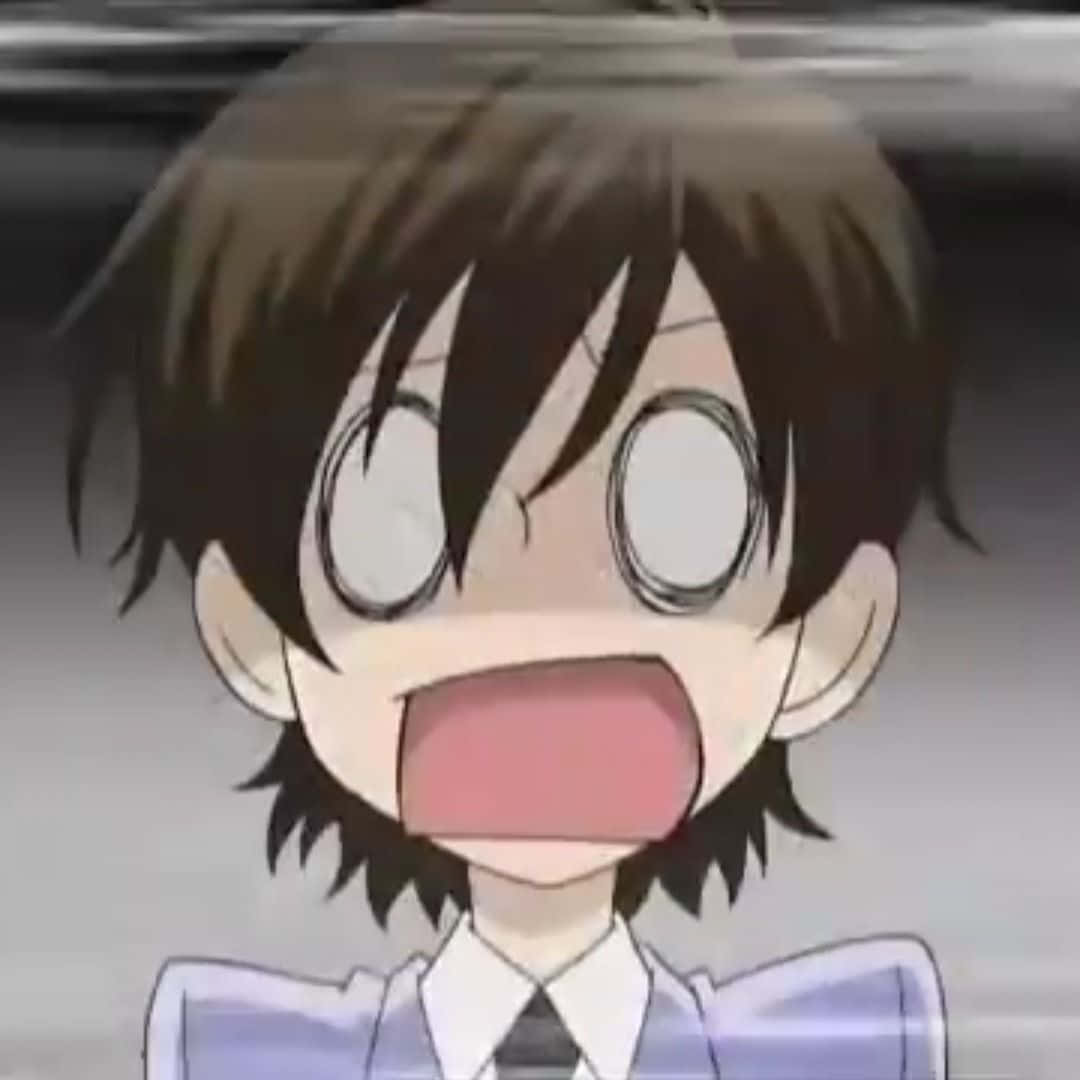 haruhi fujioka 桌布 壁紙 — 一個穿著校服、睜大眼睛、張開嘴巴、震驚的動畫男孩。
