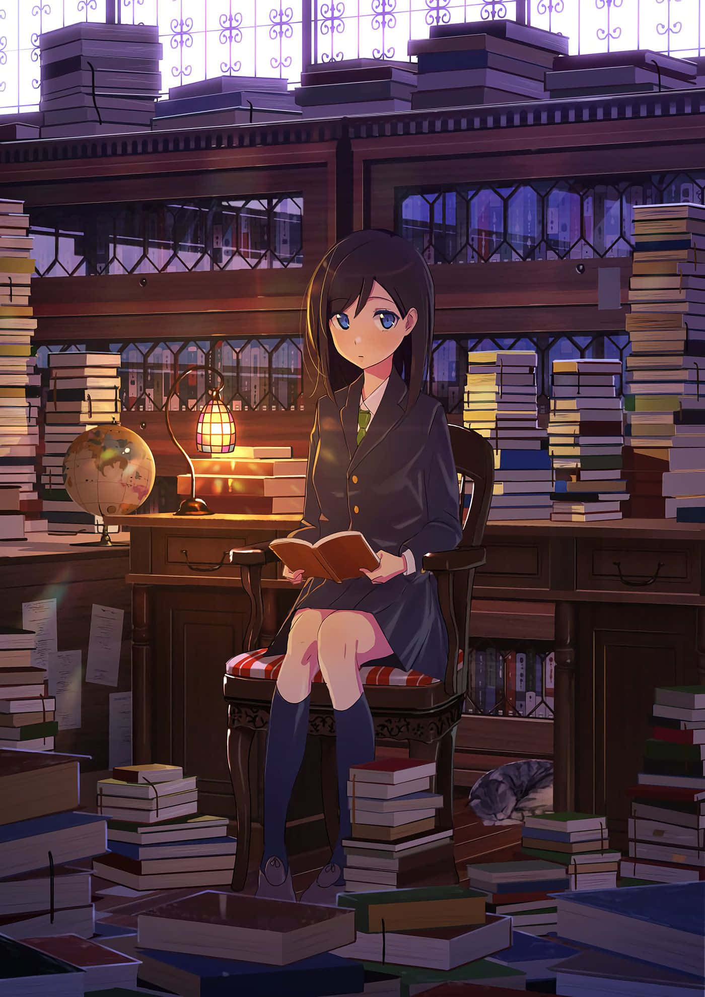 Reading 桌布 壁紙 — 一個穿著校服的年輕動漫女孩在一個充滿高聳書堆和一隻睡貓的舒適圖書館裡看書。