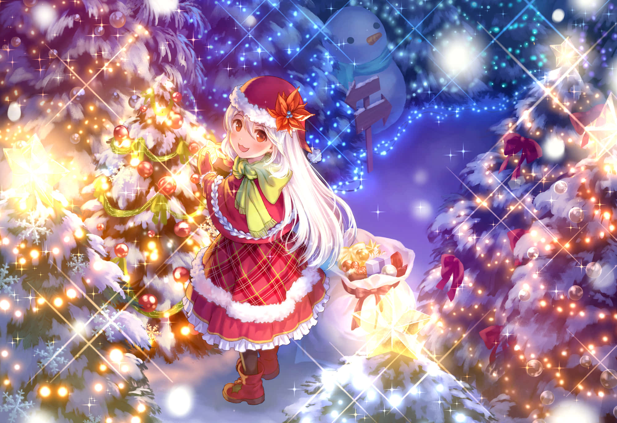 Christmas Eve 桌布 壁紙 — 一個穿著紅色冬季連衣裙的開朗動漫女孩，在閃爍的星空下，用閃閃發光的燈飾和裝飾品裝飾著被雪覆蓋的聖誕樹。
