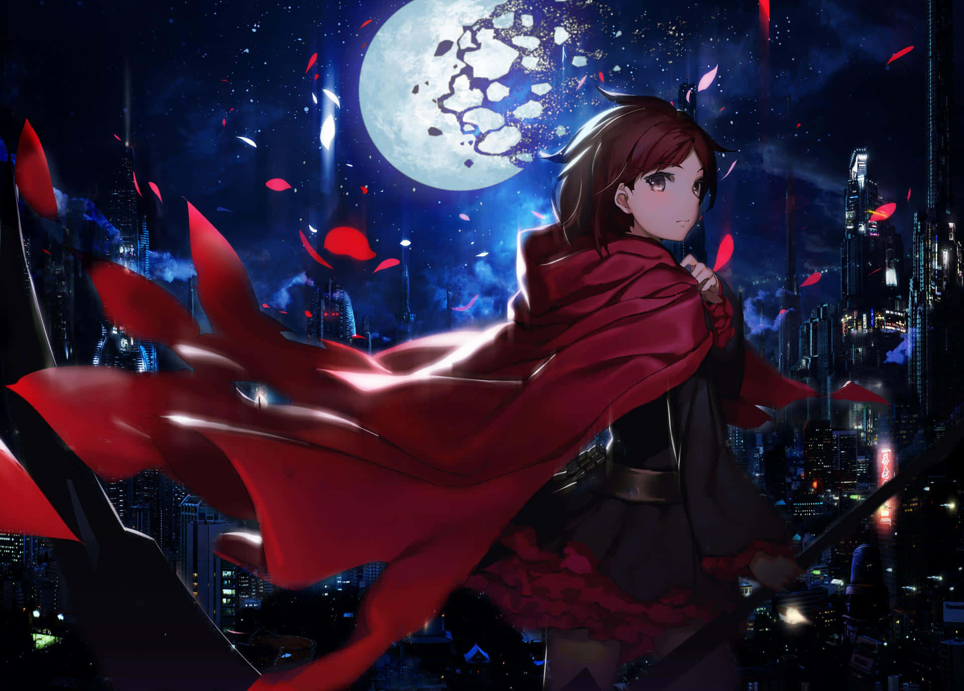 Ruby 桌布 壁紙 — 一個穿著紅色斗篷的動漫女孩站在夜晚的城市之上，頭頂是裂開的月亮，紅色花瓣在她周圍旋轉。