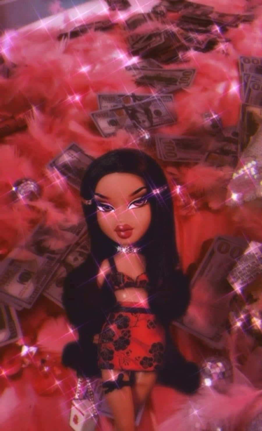 Baddie Vintage 90's Aesthetic 桌布 壁紙 — 一個穿著紅色花卉服裝的 Bratz 娃娃坐在閃爍燈光下，周圍環繞著粉紅色羽毛和散落的美元鈔票。