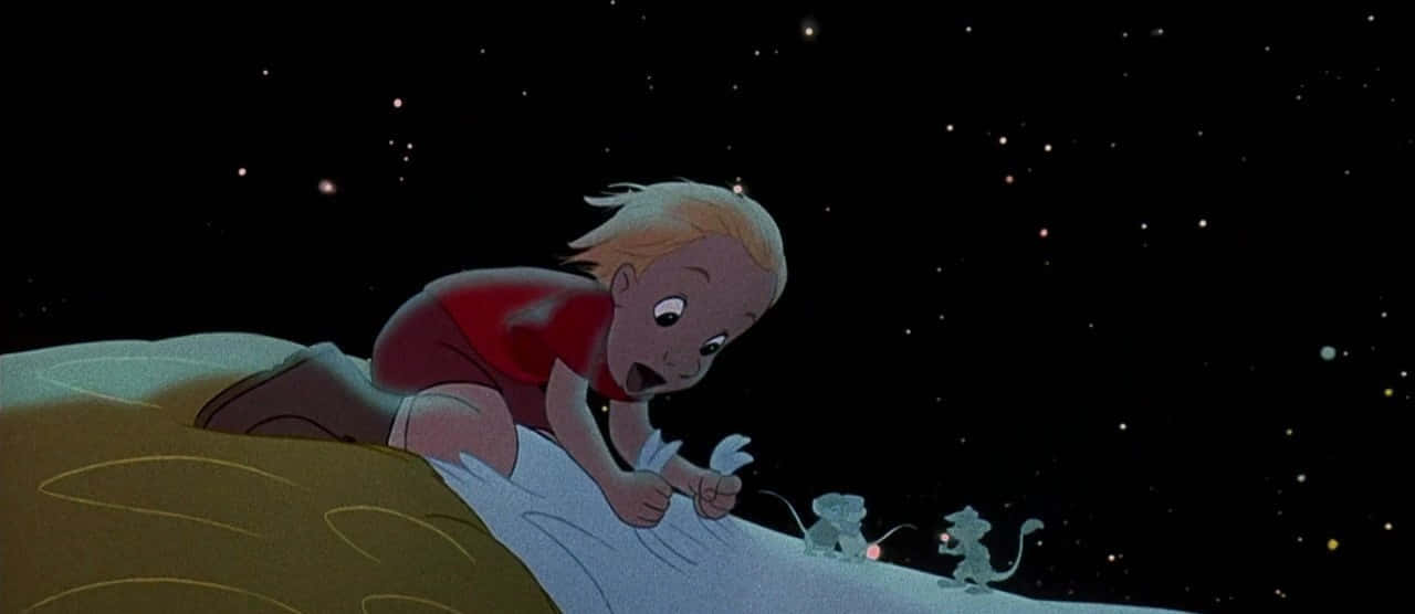 The Rescuers Down Under 桌布 壁紙 — 一個穿著紅色衣服的小男孩在星空下的雪丘上爬行，兩隻小老鼠在他旁邊觀看。