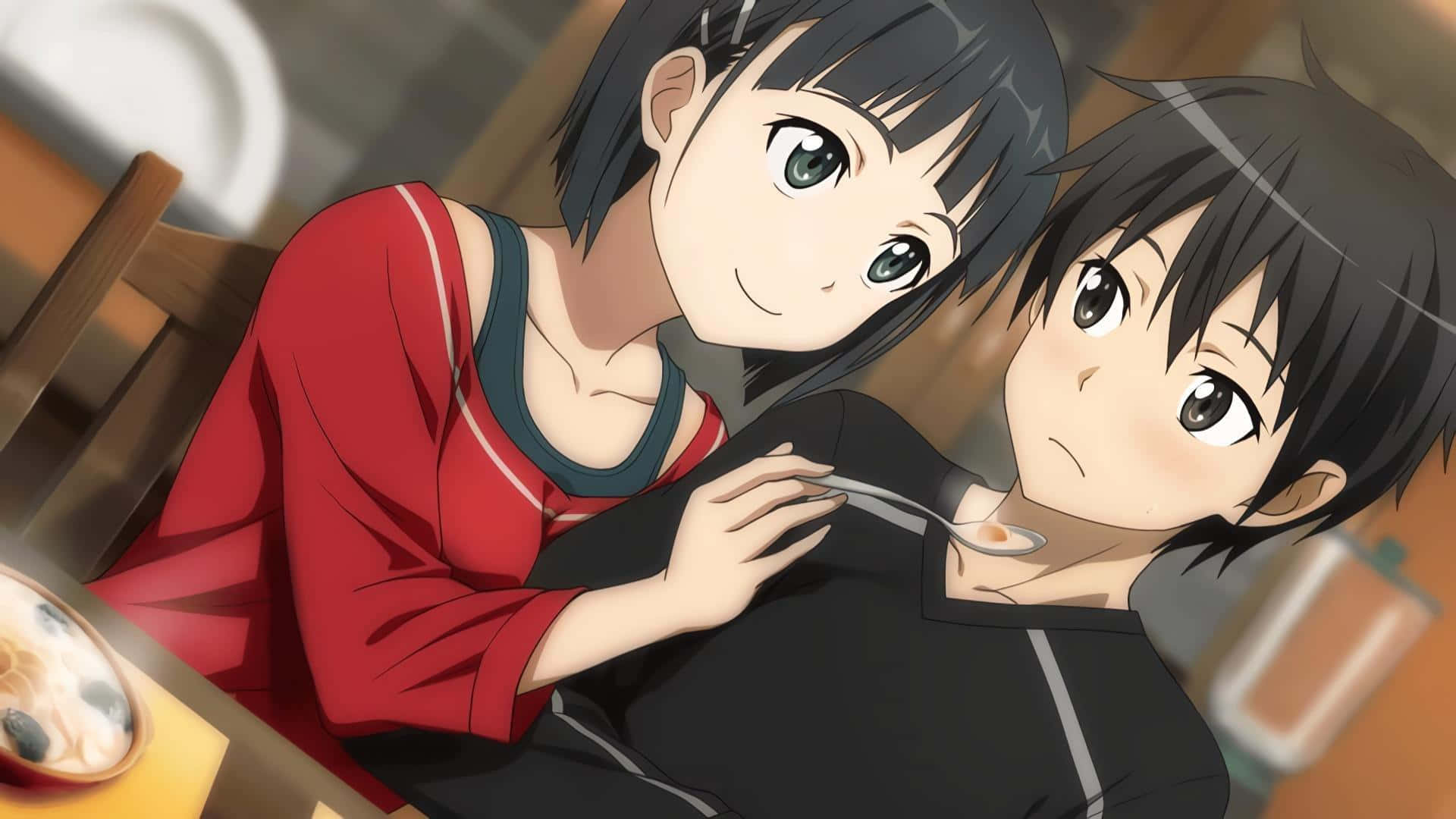 Suguha Kirigaya 桌布 壁紙 — 一個穿著紅色衣服的開心動漫女孩，正在木桌上用一匙食物餵一個穿著黑色衣服的驚訝男孩。