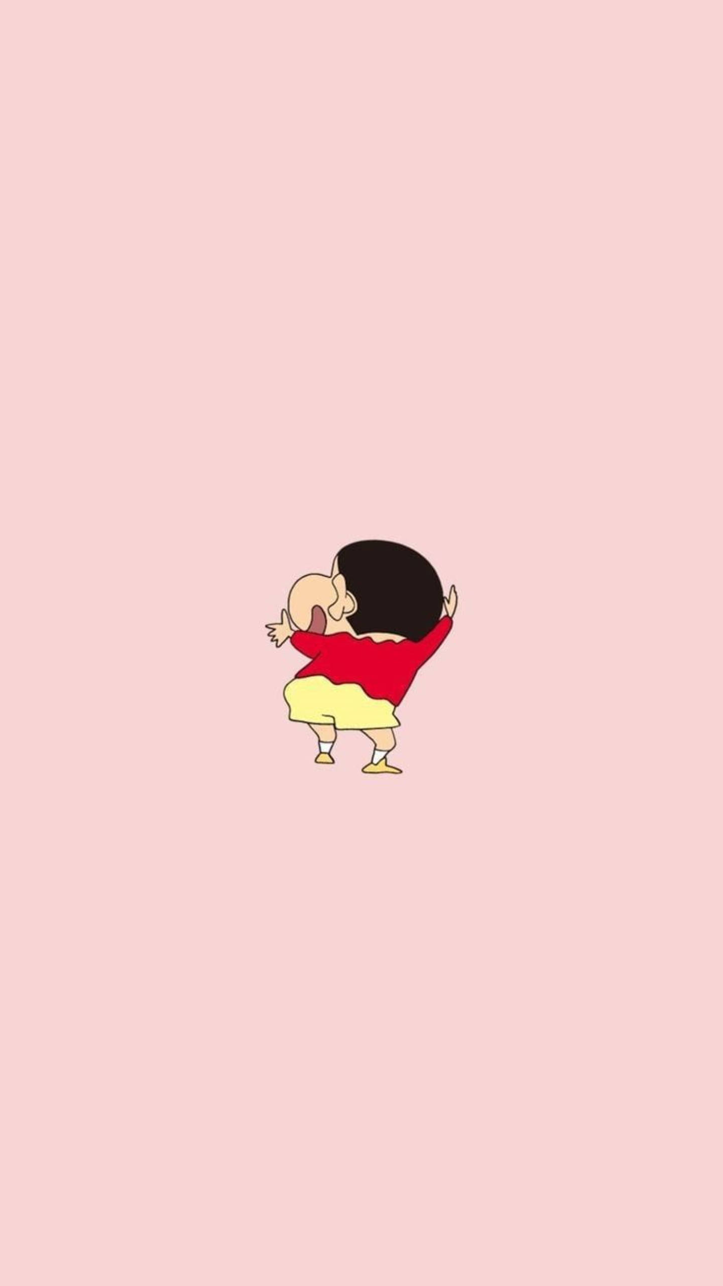 shinchan 桌布 壁紙 — 一個穿著紅色襯衫和黃色短褲的卡通角色在純粉紅色背景上快樂地跳舞。