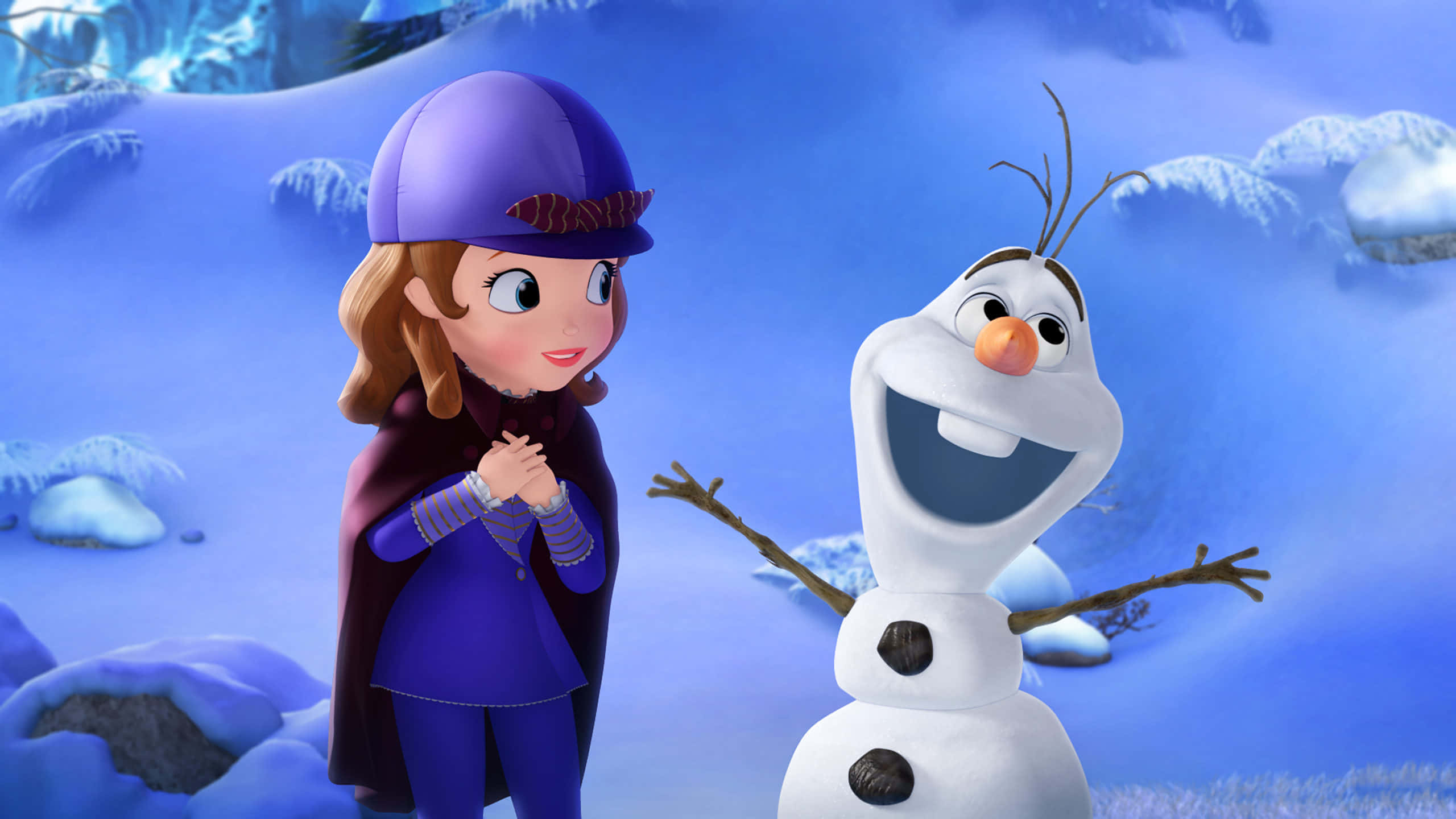 Olaf 桌布 壁紙 — 一個穿著紫色裝備的開心動畫女孩在雪景中微笑，旁邊是一個用樹枝做手臂的快樂雪人。