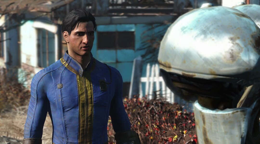 Fallout Characters 桌布 壁紙 — 一個穿著藍色和金色動力裝甲的男人站在一個生鏽的機器人旁邊，背景是一個破敗的末日後小鎮。