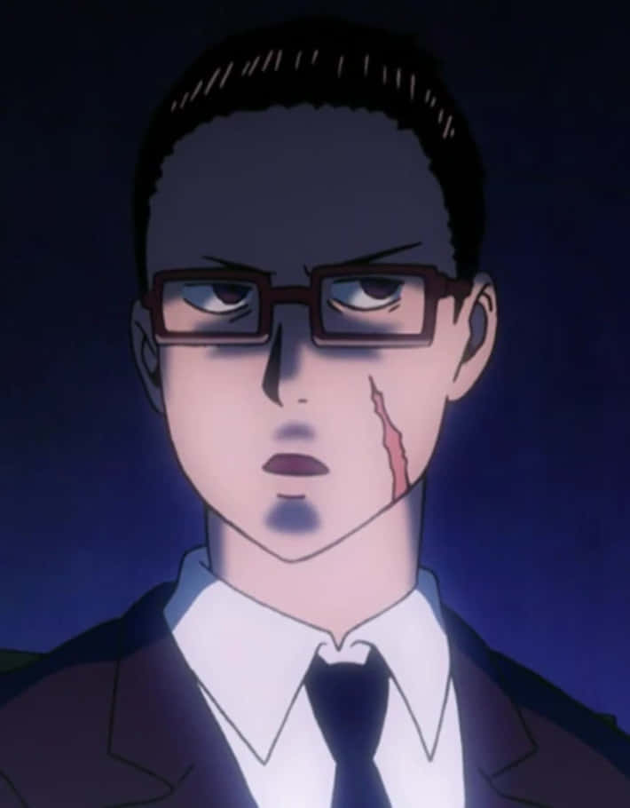 Yusuke Sakurai 桌布 壁紙 — 一個穿著西裝的動漫男子特寫，臉頰上有一道血痕，背景為深藍色。