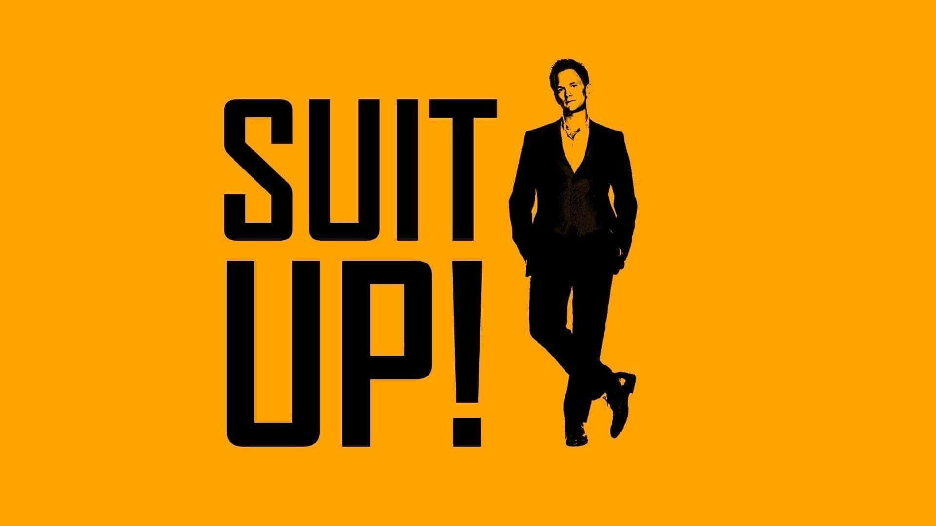 一個穿著西裝的男人站在橙色背景上，旁邊是「SUIT UP!」的文字。 — 派大星 GIF 壁紙