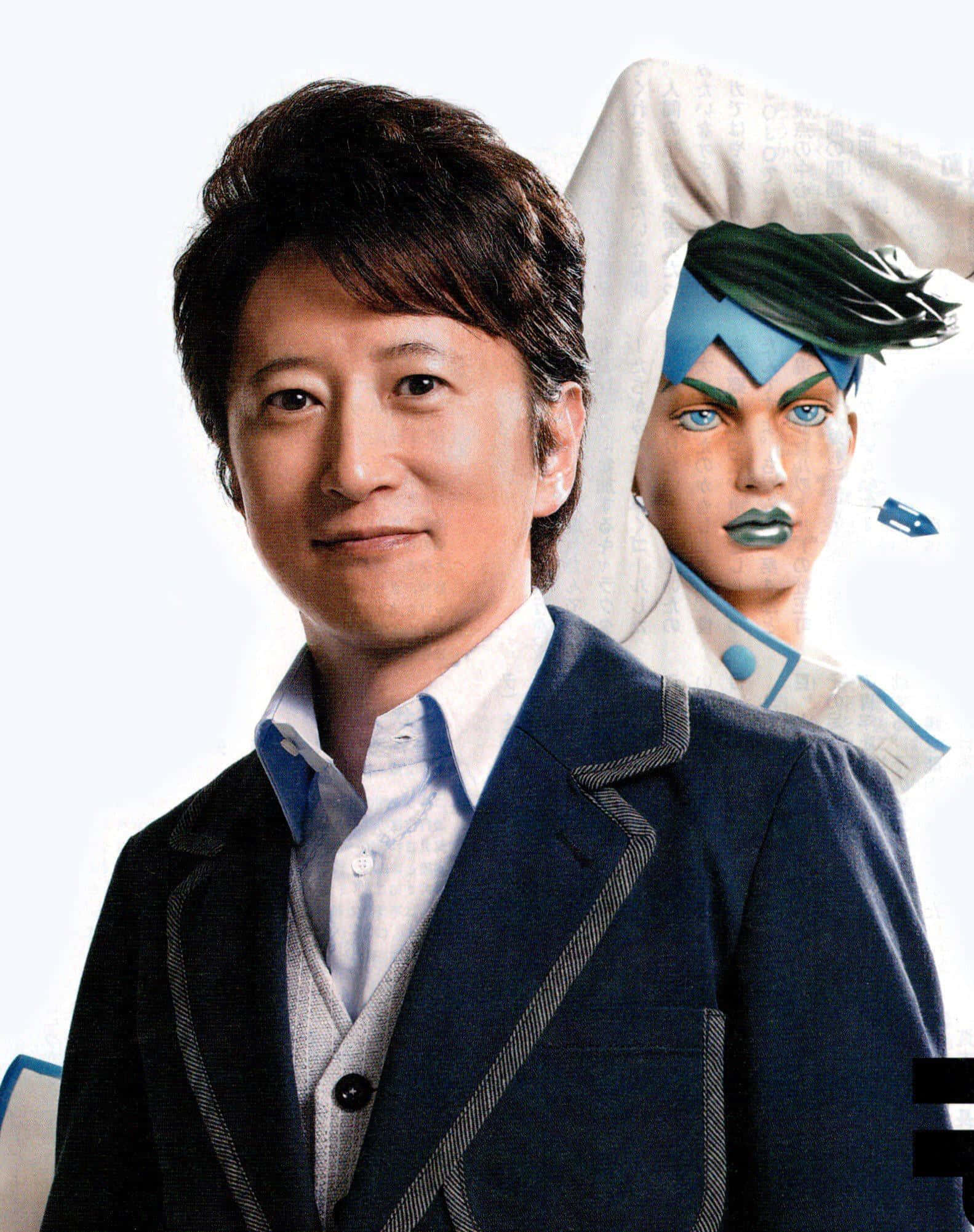 Hirohiko Araki 桌布 壁紙 — 一個穿著西裝的真實男人站在一個風格化的動漫角色旁邊，該角色有綠色頭髮和藍色嘴唇，背景是純白色。