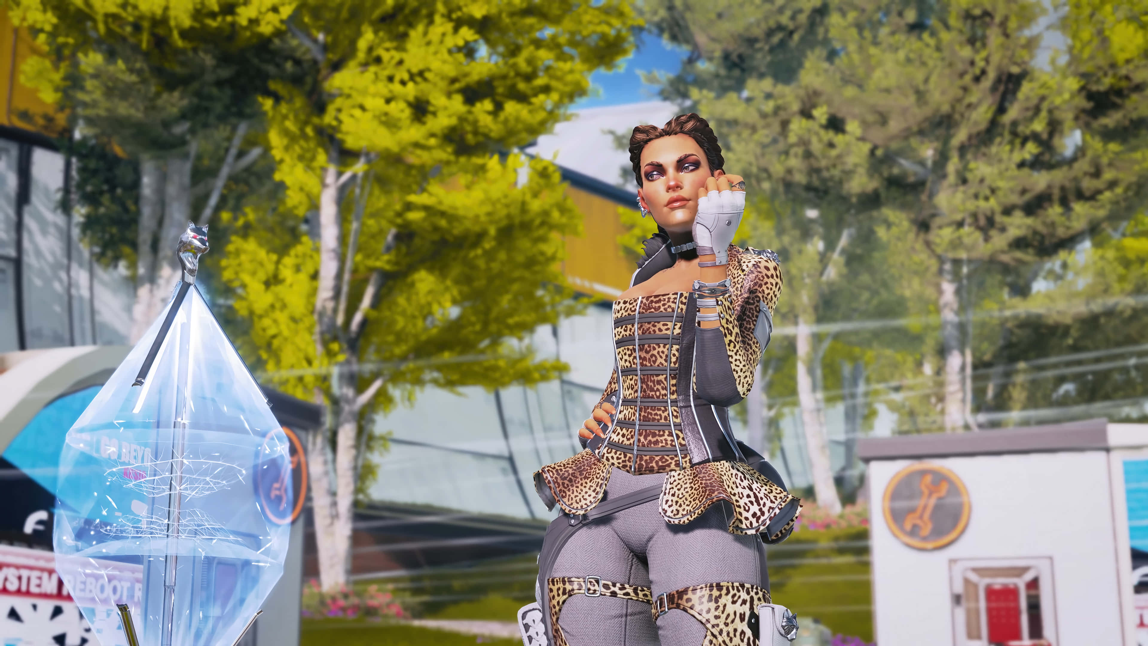 Apex Legends Characters 桌布 壁紙 — 一個穿著豹紋盔甲的女性角色自信地站在一個未來風格的戶外環境中，周圍有發光的樹木和科技結構。