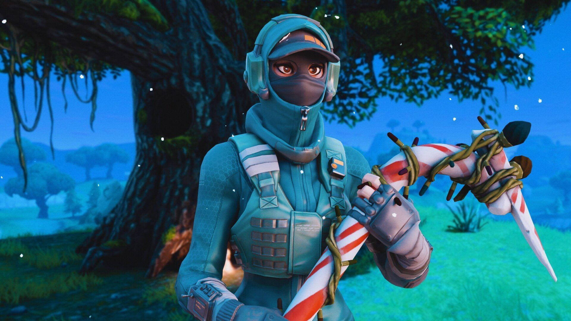 遊戲 桌布 壁紙 — 一個穿著青綠色裝備的Fortnite角色在黃昏時分於發光的樹下拿著糖果杖武器。