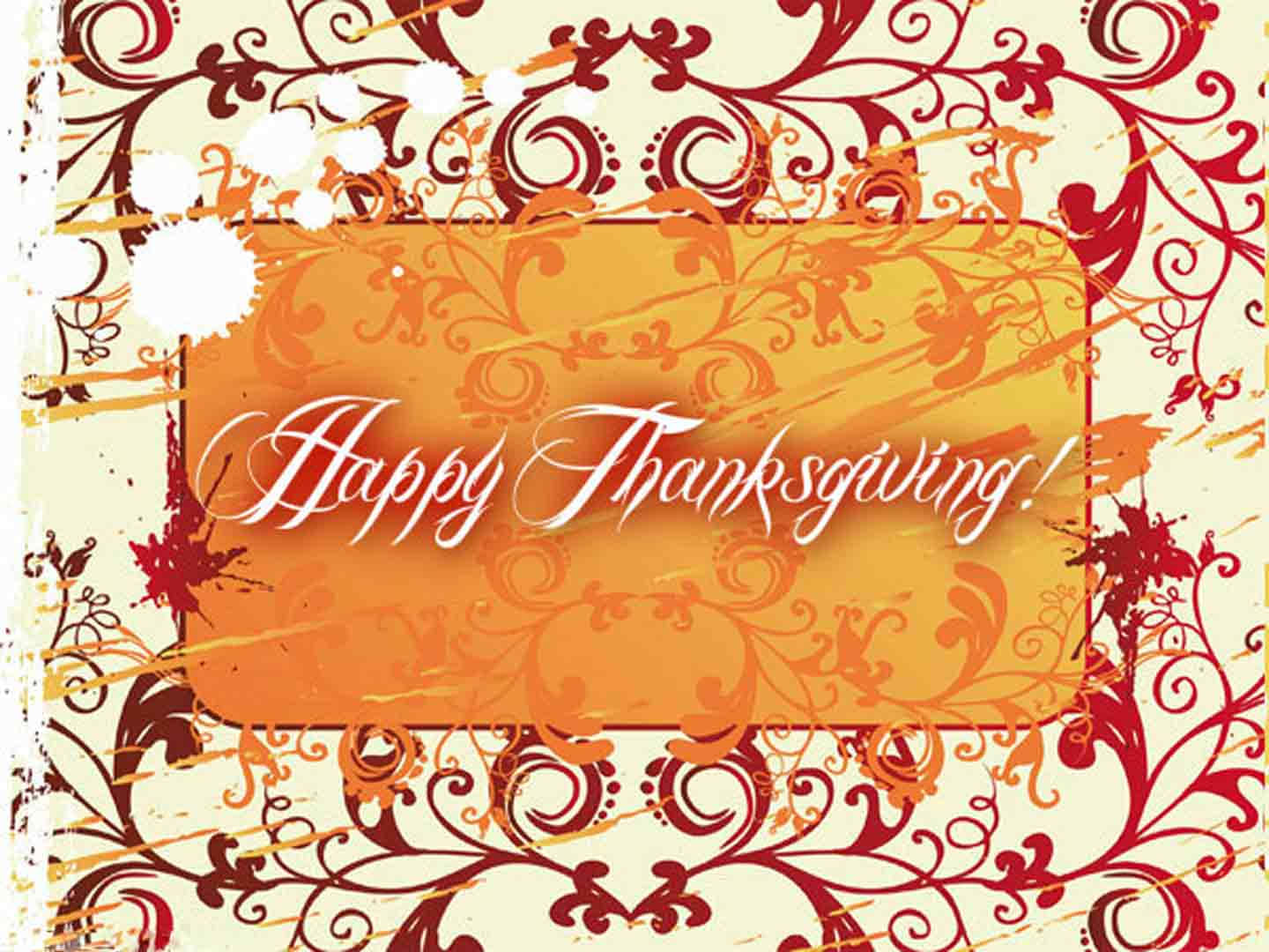 Happy Thanksgiving 桌布 壁紙 — 一個節日感恩節問候，以華麗的紅色和橙色漩渦框住優雅的手寫文字，背景為有紋理的奶油色。