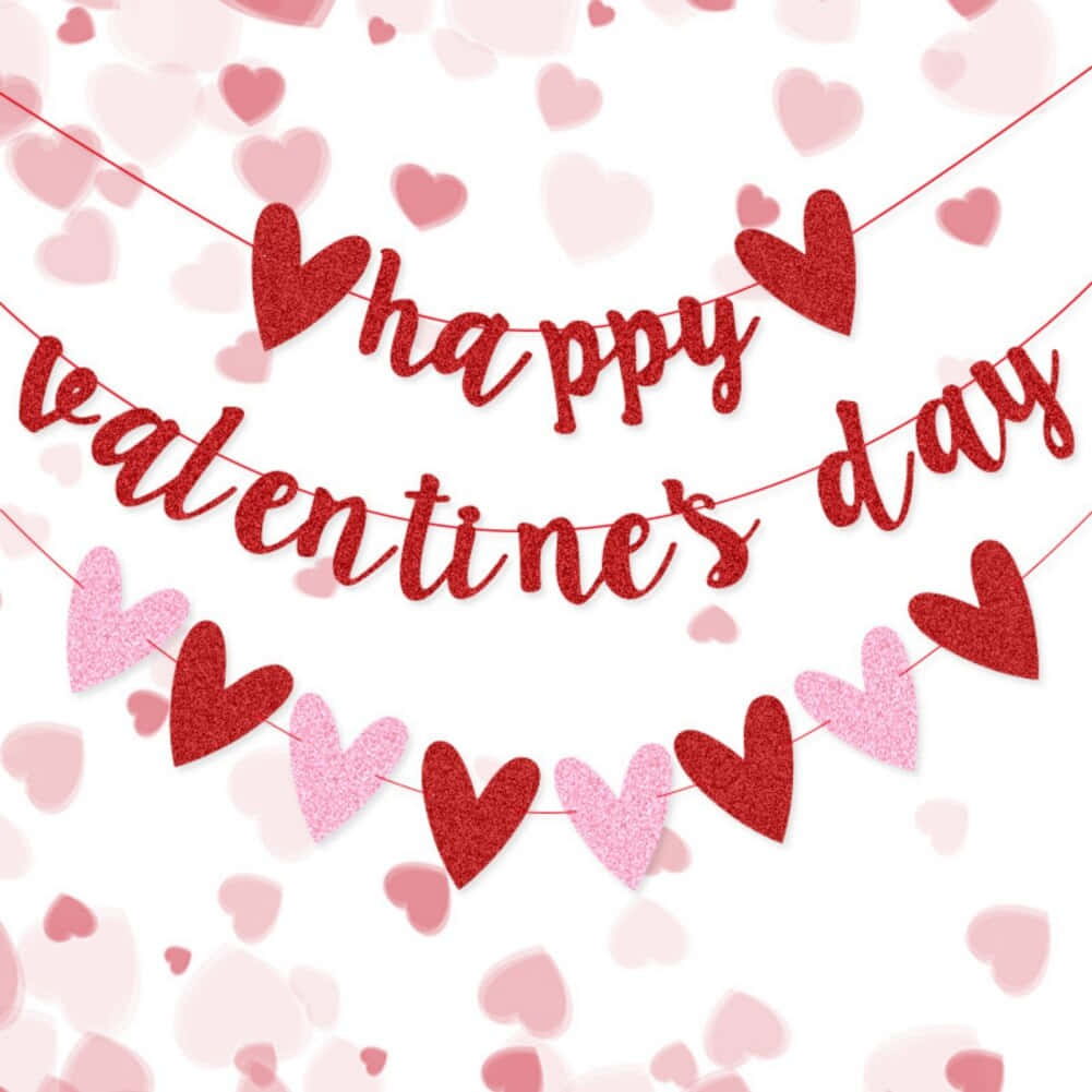 Happy Valentines Day 桌布 壁紙 — 一個節日紅色閃亮橫幅，上面寫著「happy valentine's day」，飾有心形圖案，背景是柔和的粉紅色心形紙屑。