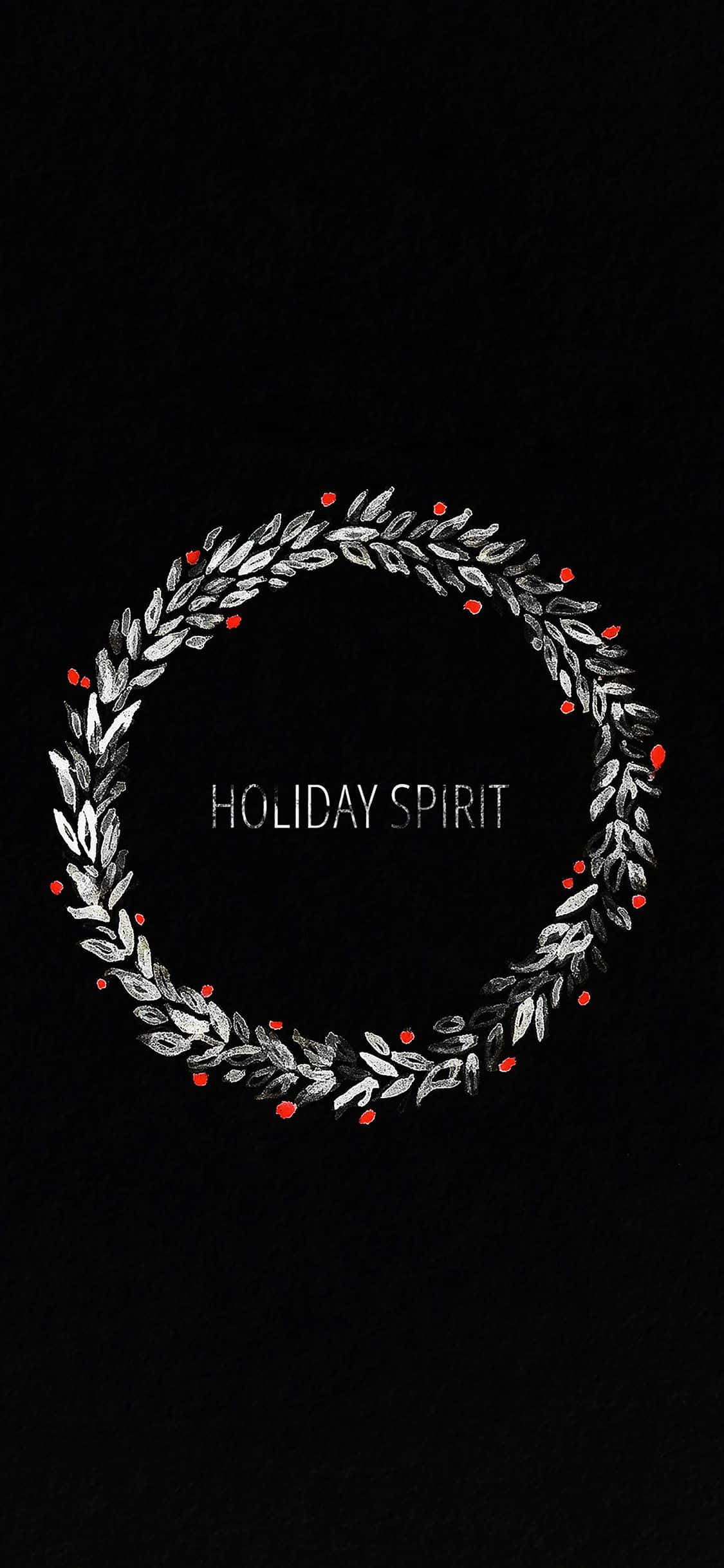 Black Christmas 桌布 壁紙 — 一個簡約的銀色花圈，帶有紅色漿果，環繞著 holiday spirit 文字，背景為純黑色。