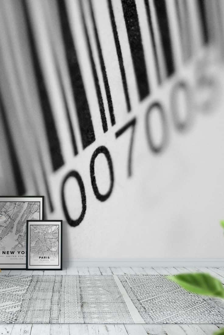 Barcode Scanning 桌布 壁紙 — 一個簡約風格的房間，特色是大型條碼牆紙，配上裱框的城市地圖靠牆擺放，前景有一片綠葉。