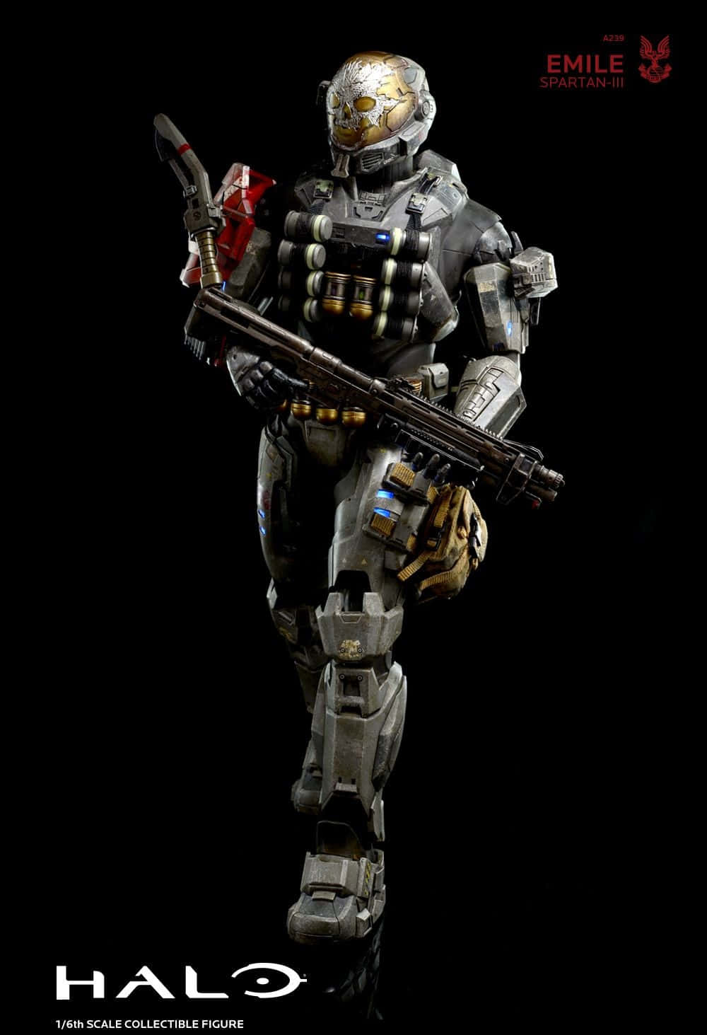 Halo Emile 桌布 壁紙 — 一個精細的16比例Halo Spartan III可動人偶，手持武器，在純黑背景前蓄勢待發。