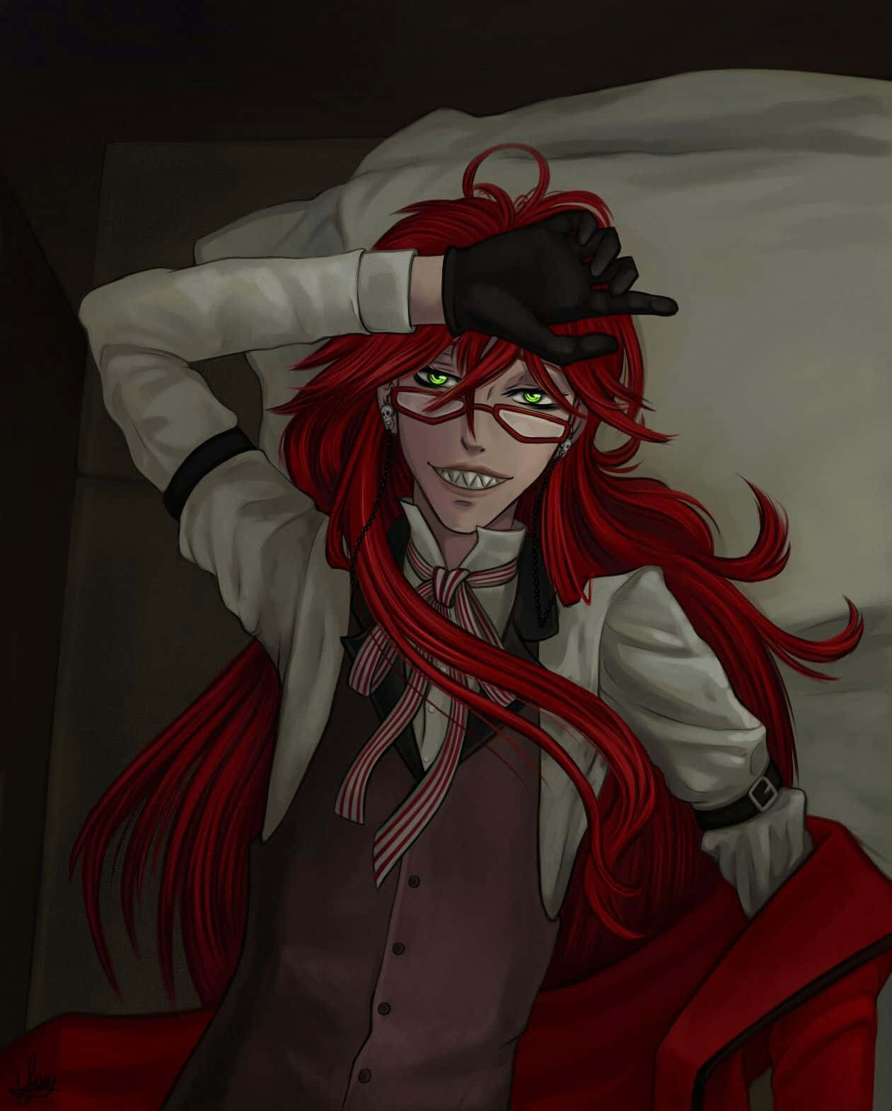Grell Sutcliff 桌布 壁紙 — 一個紅髮、綠眼、戴著黑色手套的動漫角色躺在床上，一邊調整眼鏡一邊調皮地微笑。
