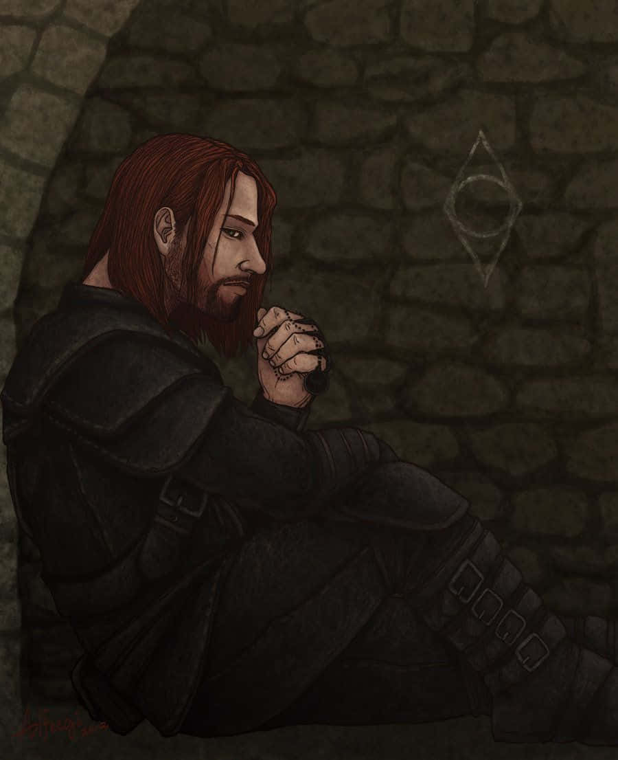 Skyrim Brynjolf 桌布 壁紙 — 一個紅髮男子身穿暗色盔甲，靠著石拱門沉思，身後牆上有個發光的符號。