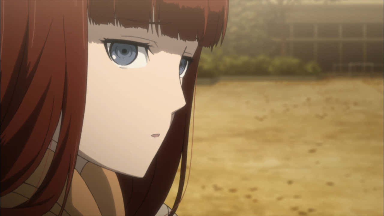 Kagari Shiina 桌布 壁紙 — 一個紅髮藍眼的動漫女孩特寫，若有所思地凝視著模糊的戶外田野。