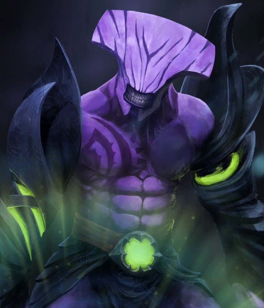 Faceless Void 桌布 壁紙 — 一個紫色皮膚、眼睛發出綠光、胸前有發光標誌的威脅性動畫反派，站在陰暗的黑暗中。