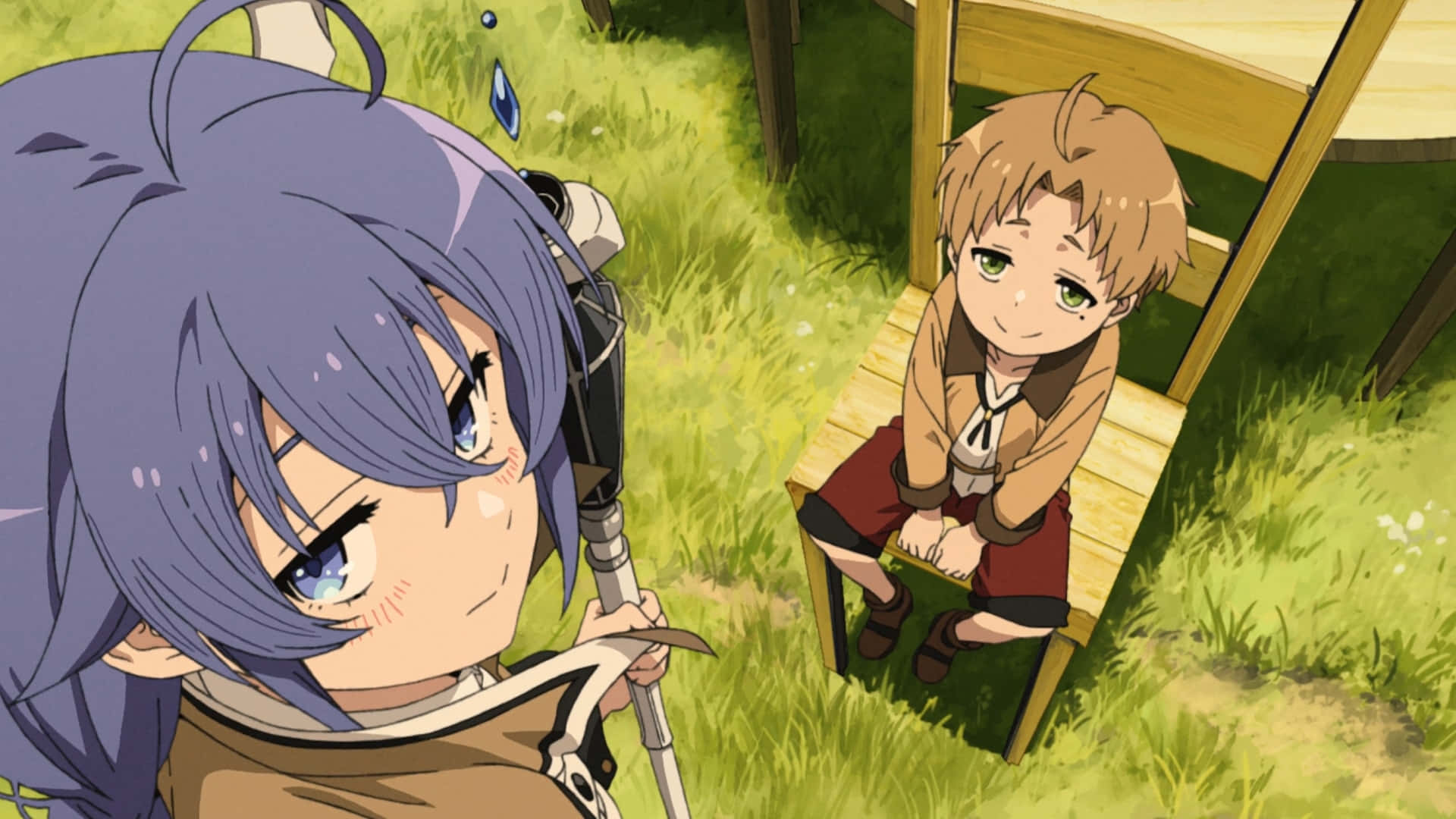 Mushoku Tensei 桌布 壁紙 — 一個紫髮動漫女孩拿著相機，凝視著一個坐在陽光普照的草地上木椅上的微笑男孩。