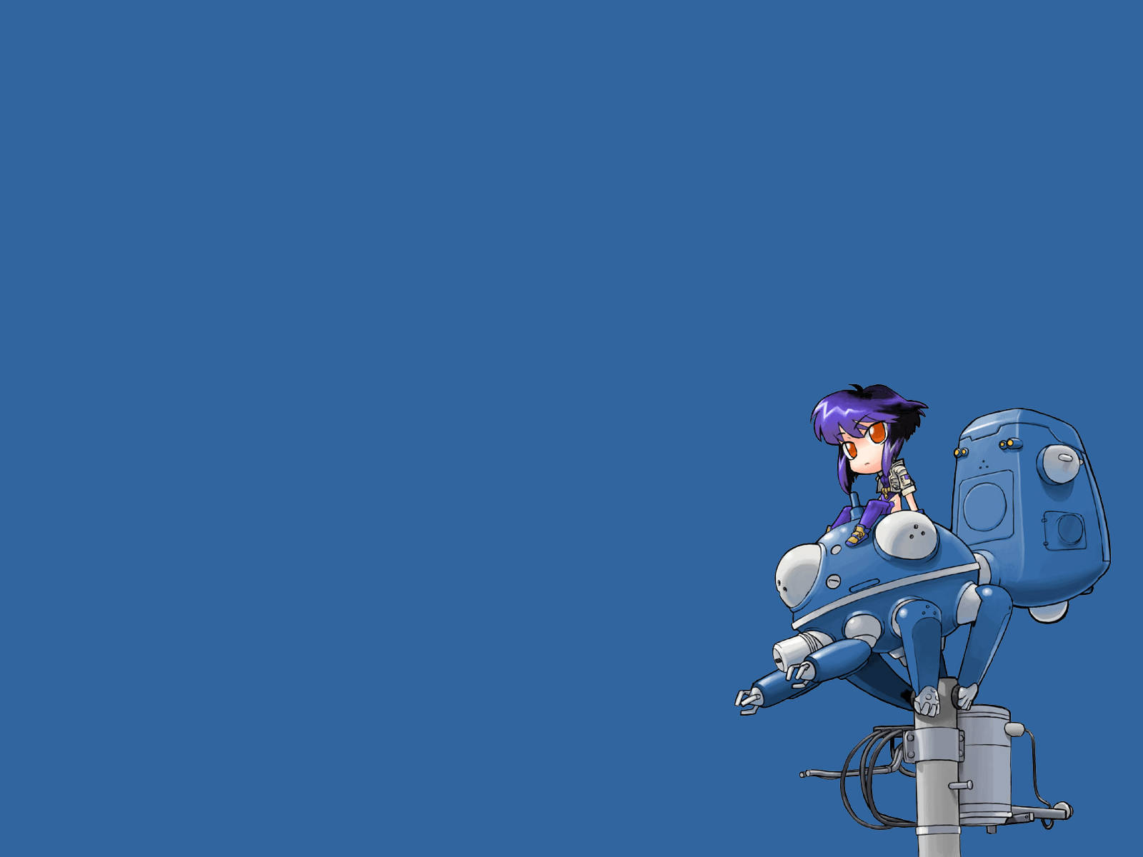 Ghost In The Shell Chibi Motoko 壁紙 — 一個紫髮戴橙色護目鏡的動漫女孩騎著藍色機器人棲息在電線杆上，背景為純藍色。