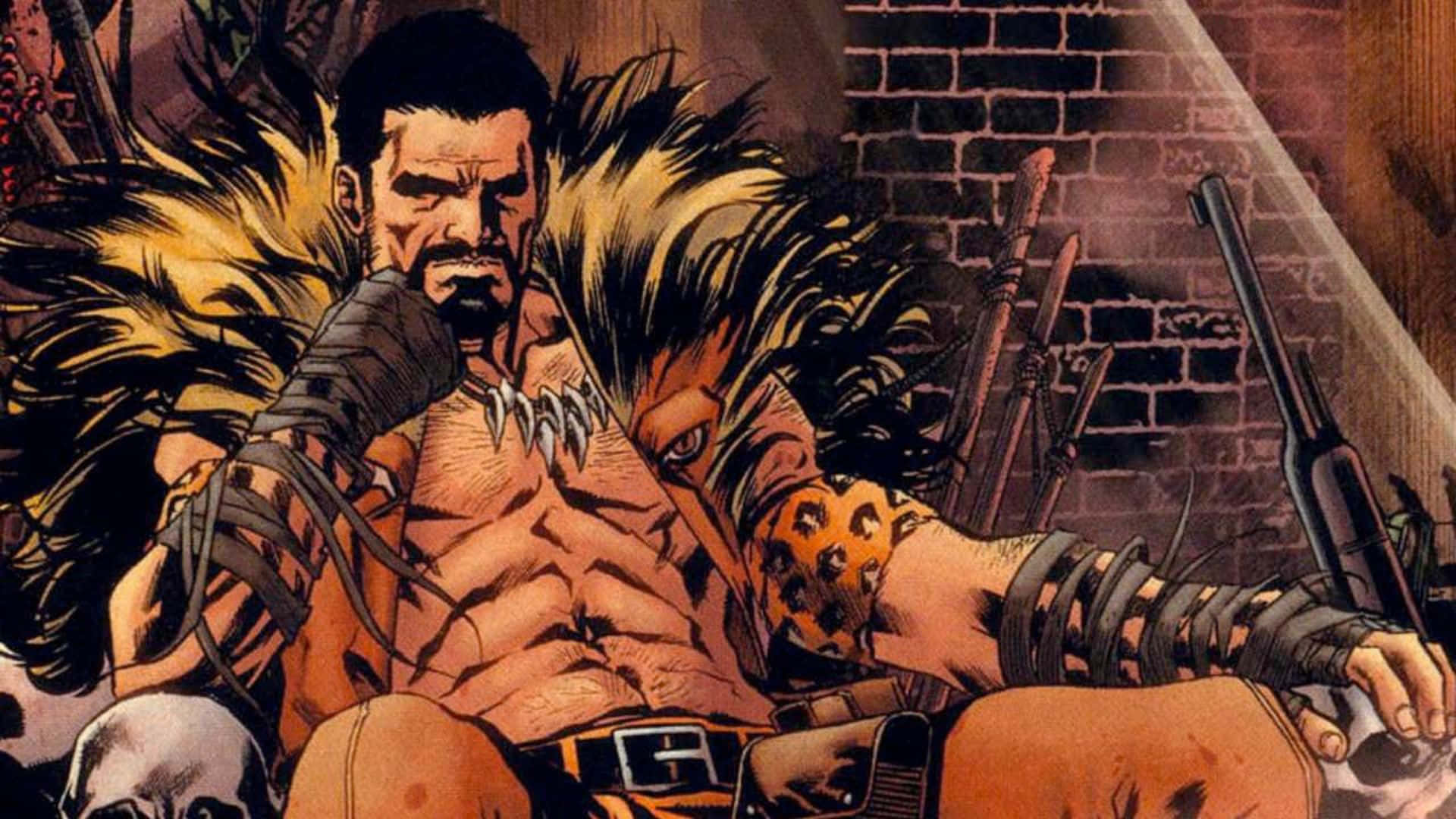 Kraven The Hunter 桌布 壁紙 — 一個肌肉發達、擁有獅子鬃毛和爪子的男人，挑釁地坐在粗糙的磚房裡，手持獵槍。