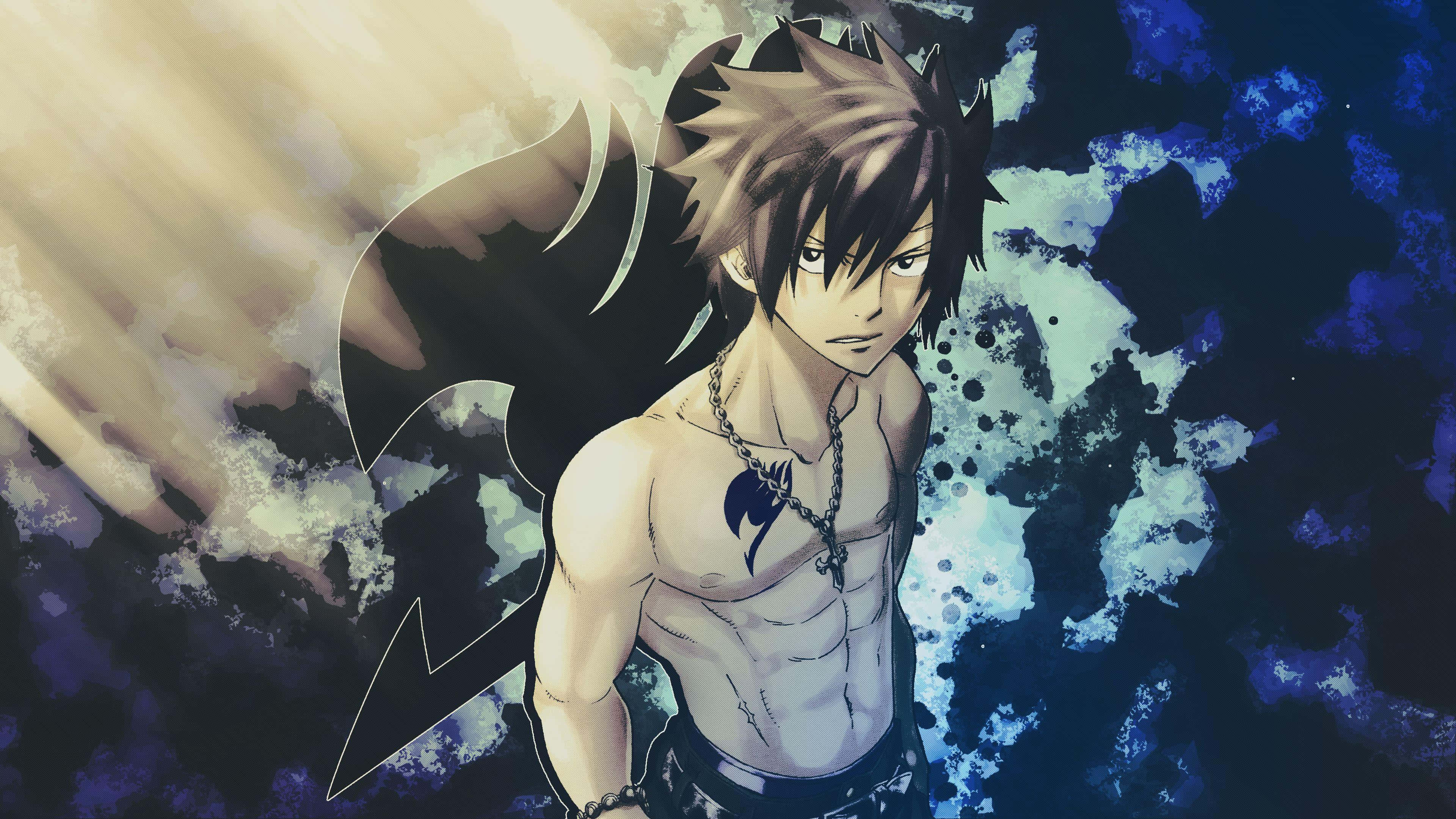 Gray Fullbuster 桌布 壁紙 — 一個肌肉發達、頭髮尖刺、帶有藍色紋身的動漫男孩，站在旋轉的藍色和金色背景前。