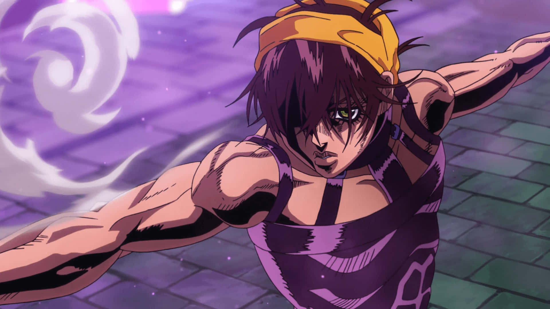 Vento Aureo 桌布 壁紙 — 一個肌肉發達的動漫角色，紫色頭髮和黃色頭帶，在旋轉的紫色背景前擺出動態姿勢。