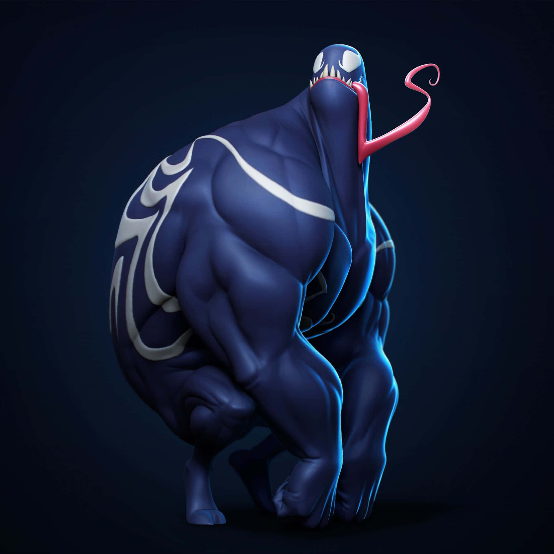 Venom Comic Book 桌布 壁紙 — 一個肌肉發達的藍色共生體生物，帶有白色部落紋身，在黑暗背景下威脅性地蹲伏著。