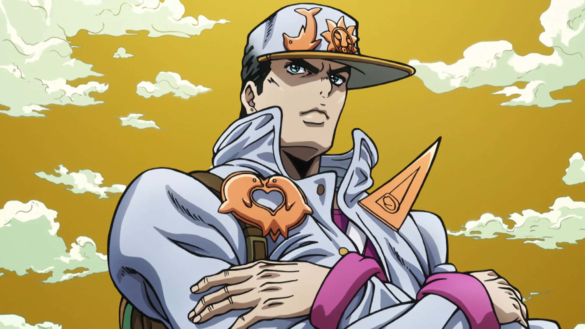 Jotaro Kujo 桌布 壁紙 — 一個自信的動漫角色，身穿白色外套和帽子，站在金色天空和蓬鬆雲朵前。