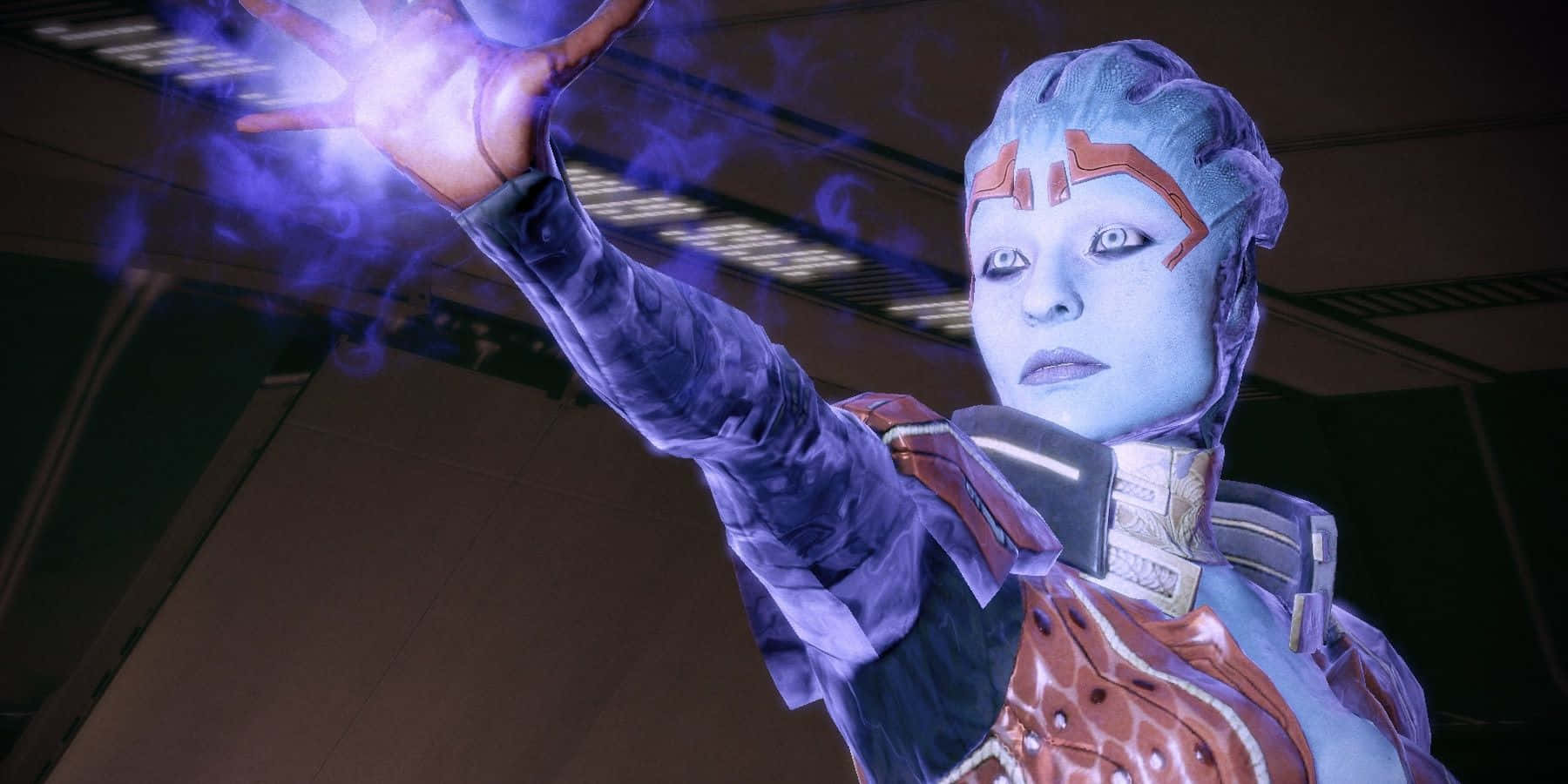 Mass Effect Samara 桌布 壁紙 — 一個藍皮膚、帶有紅色標記的外星人在未來風格的太空船內部伸出手，釋放出紫色能量。