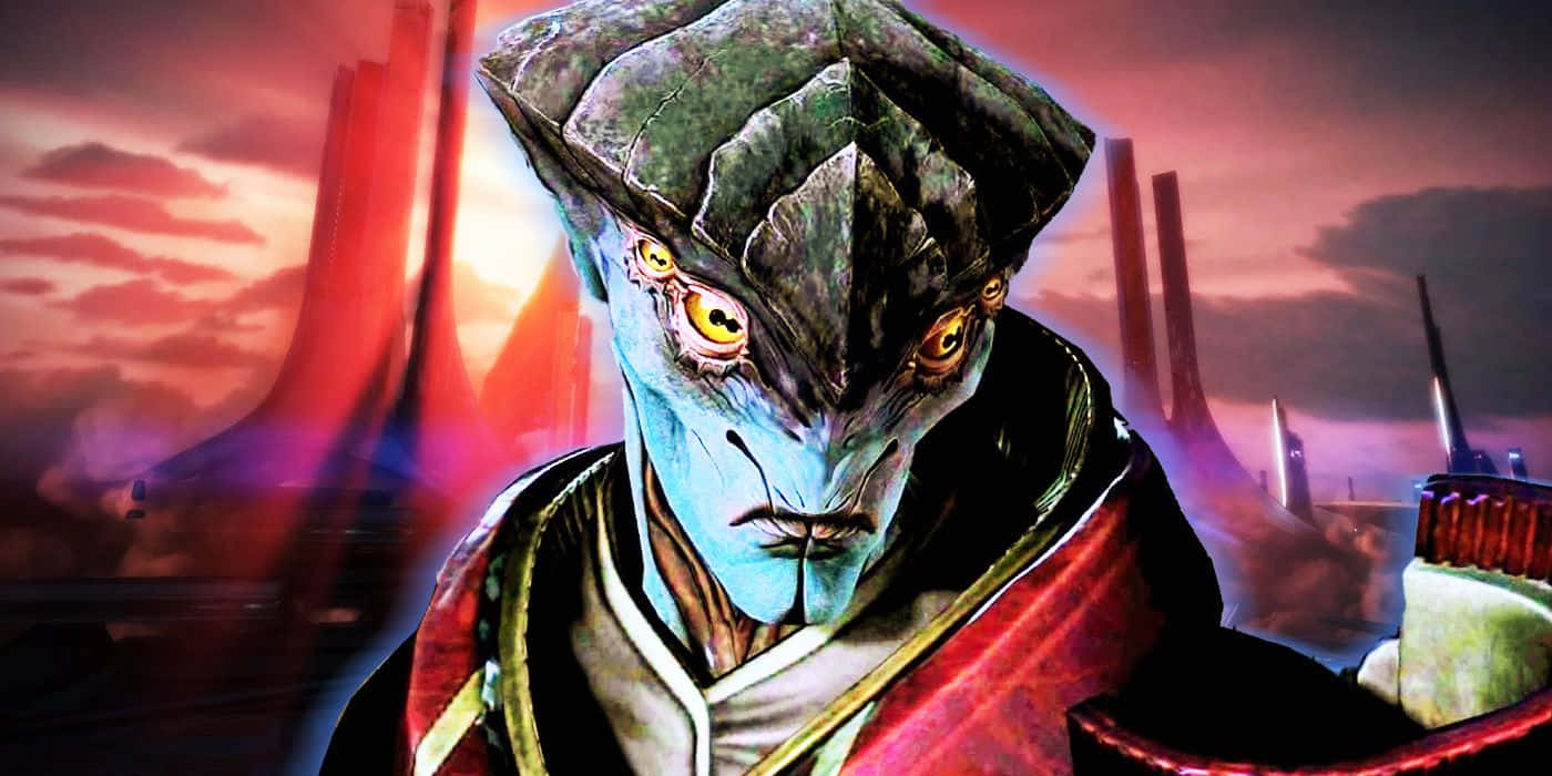 Mass Effect Javik 桌布 壁紙 — 一個藍皮膚的外星人，有著發光的黃色眼睛和岩石頭飾，站在日落時分的未來城市景觀中。