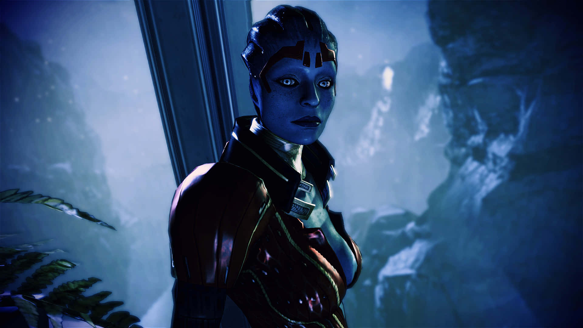 Mass Effect Samara 桌布 壁紙 — 一個藍皮膚的外星女人穿著未來風格的盔甲，站在窗邊，俯瞰著冷藍光下霧氣瀰漫的外星景觀。