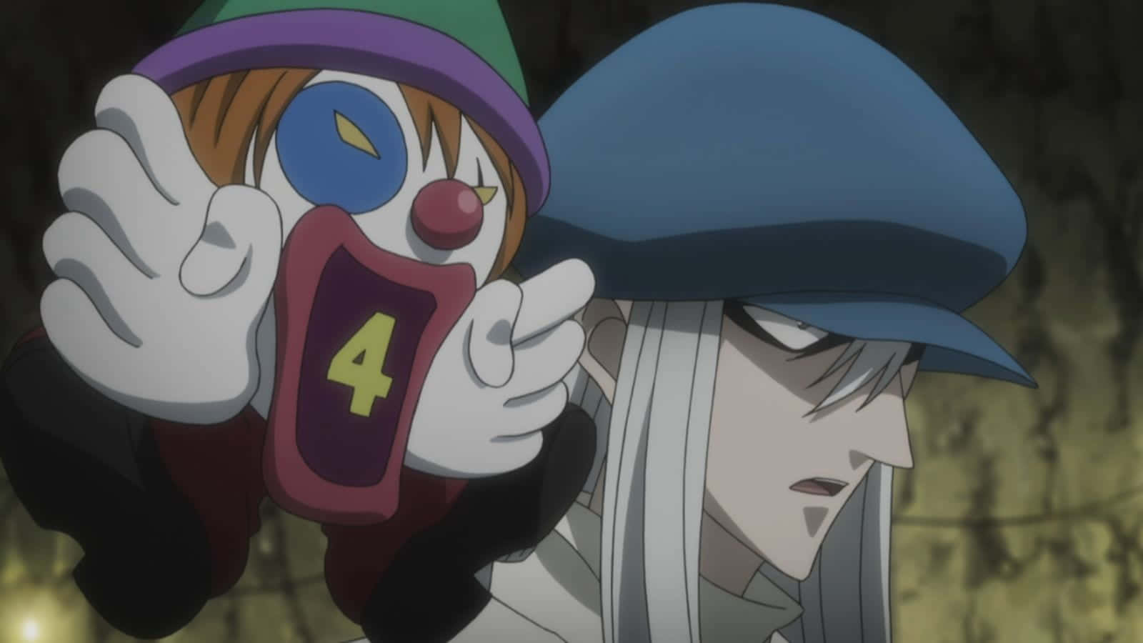 Hunter X Hunter Kite 桌布 壁紙 — 一個藍眼紅鼻的小丑木偶舉著一張標有數字四的卡片，而一個戴藍帽的銀髮動漫角色在旁觀看。