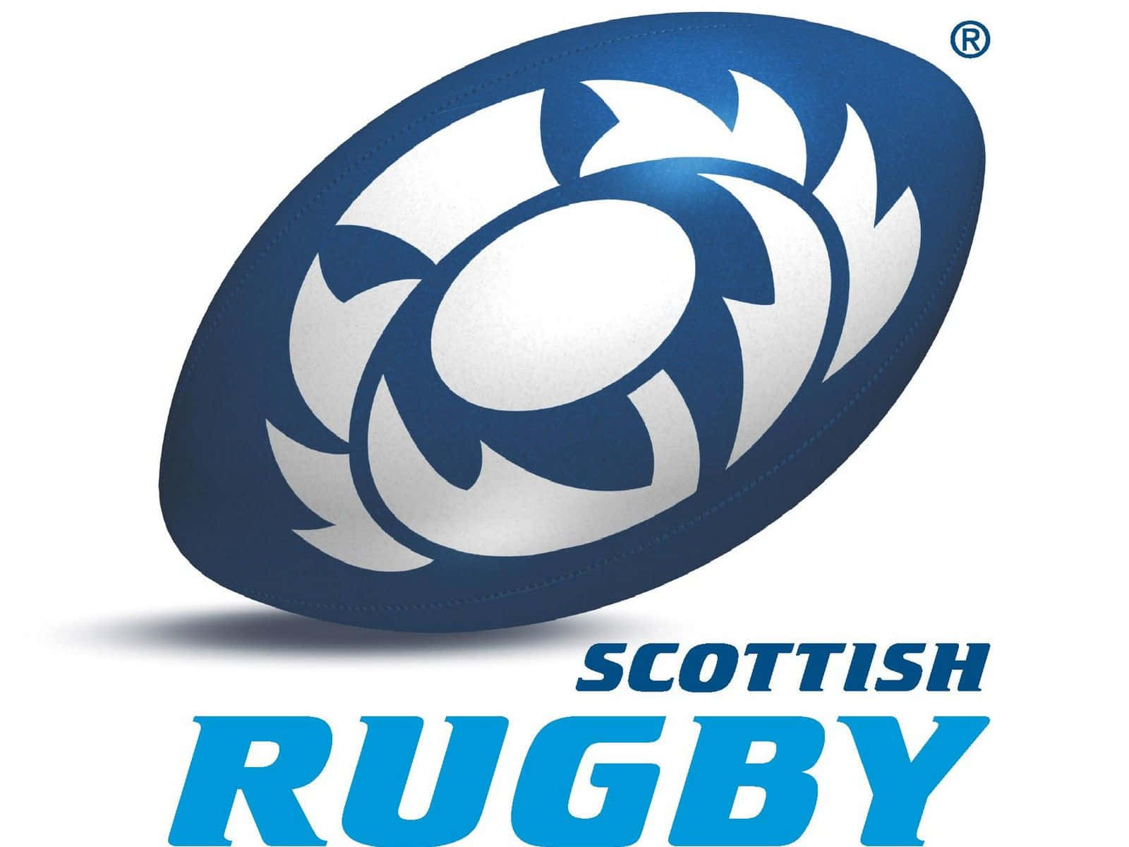 Scotland Rugby 桌布 壁紙 — 一個藍色欖球，帶有白色薊花徽章，下方有「SCOTTISH RUGBY」字樣。